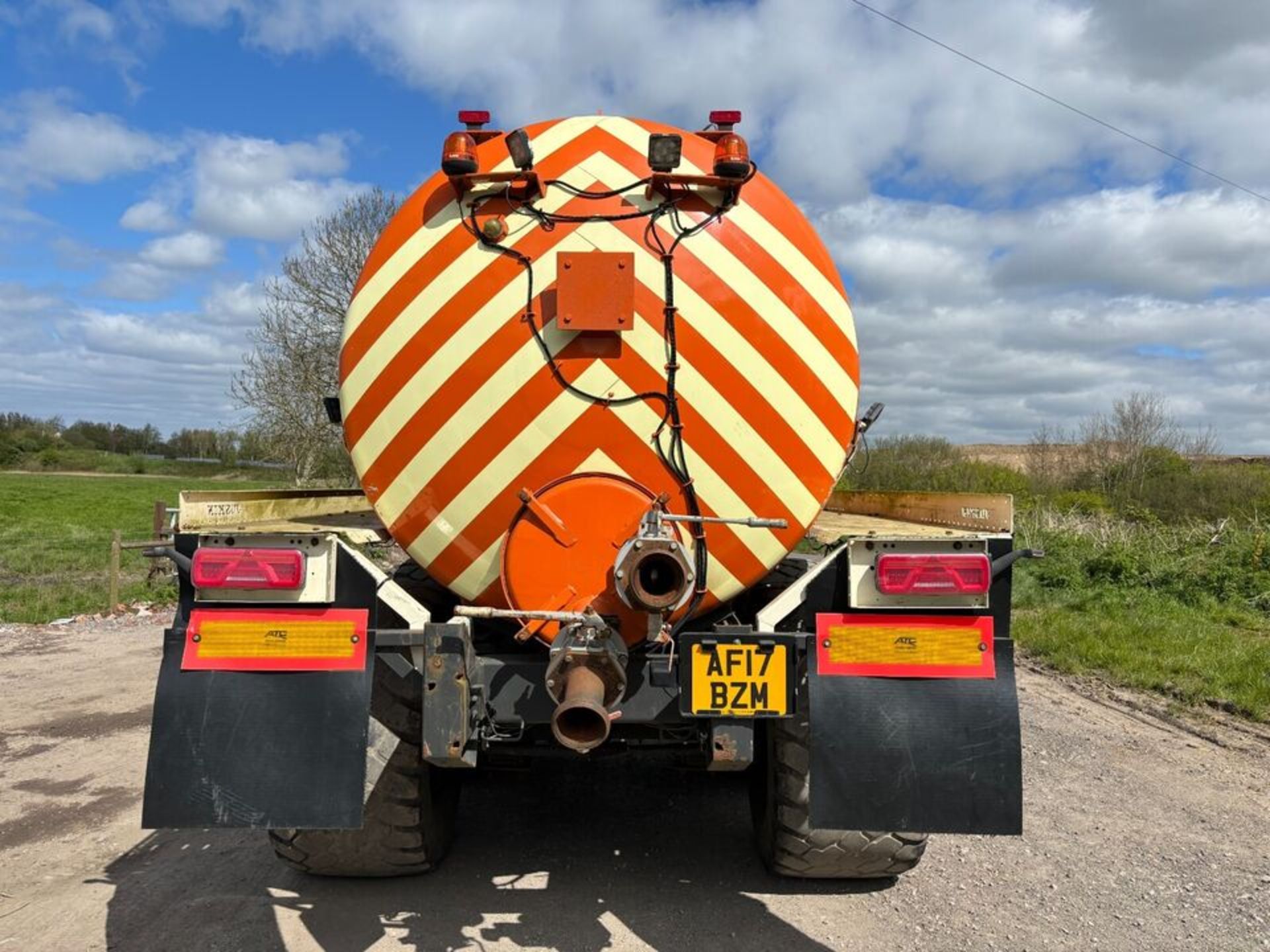 2004 JOSKIN 14000TS LGP VACUUM TANKER: HIGH-QUALITY, LOW USAGE - Image 4 of 17