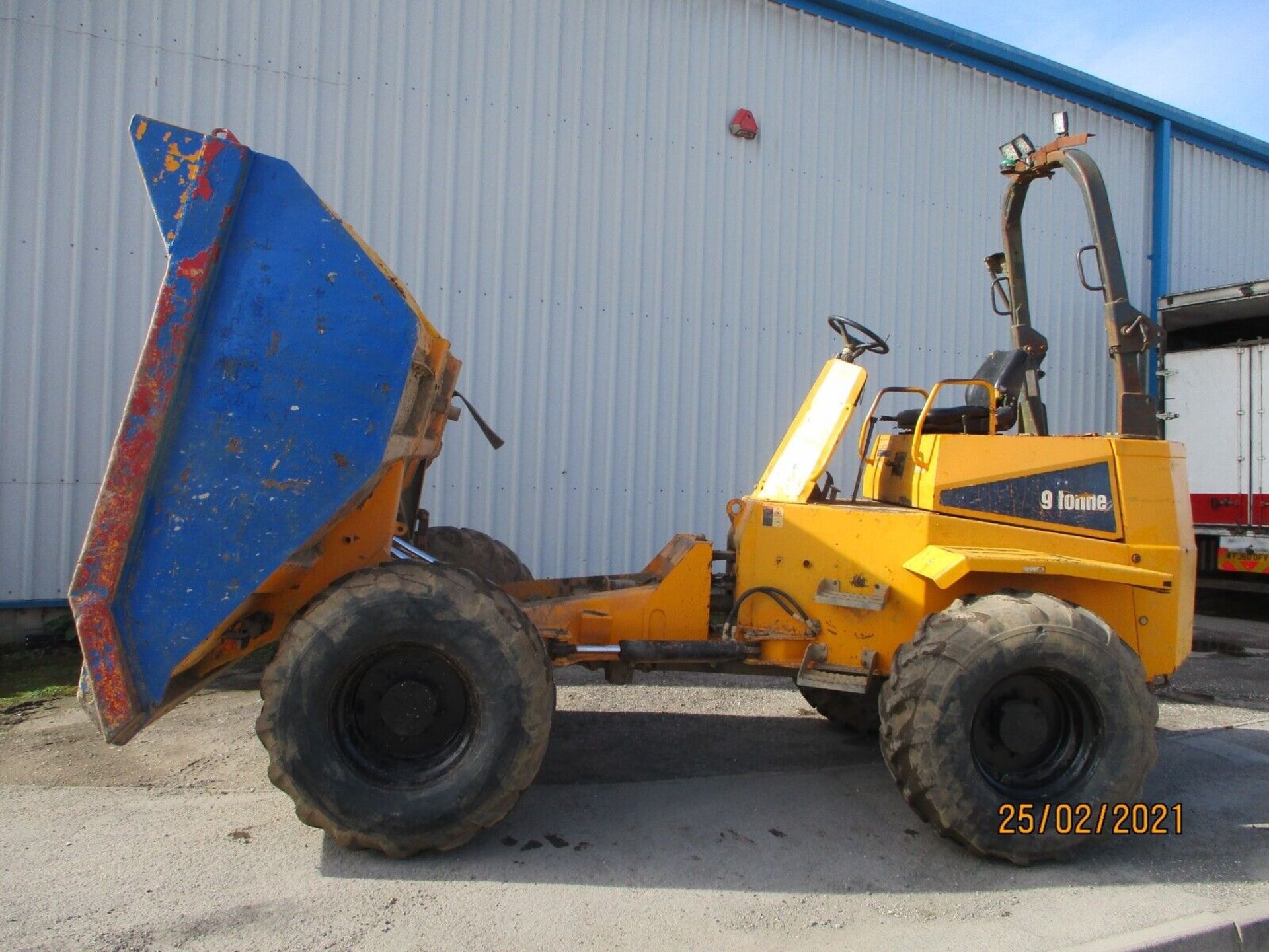 YEAR 2009 THWAITES 9 TON DUMPER - Image 9 of 13