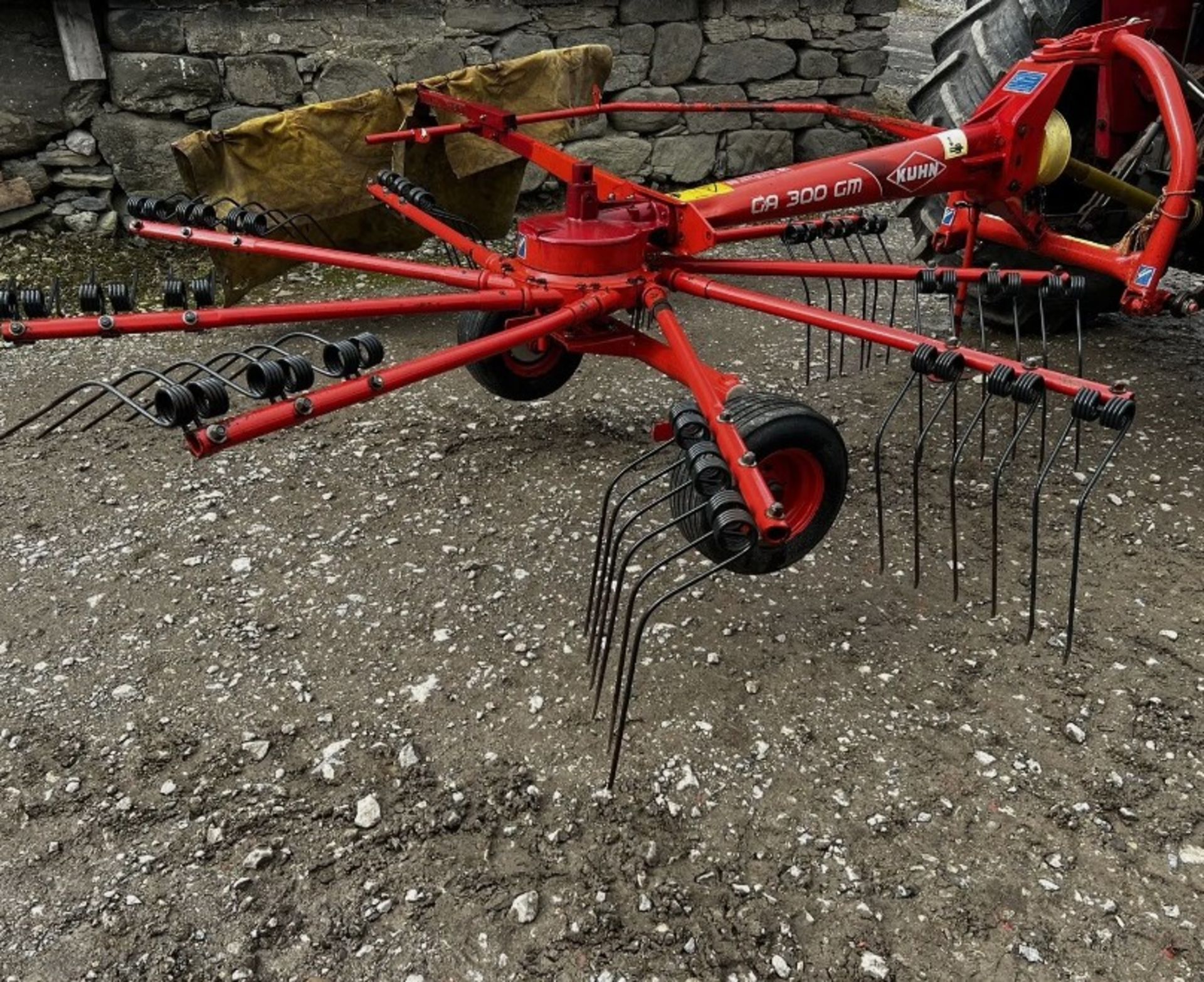 KUHN GA 300 GM HAY RAKE - ENHANCE YOUR HAYMAKING EFFICIENCY - Image 3 of 5