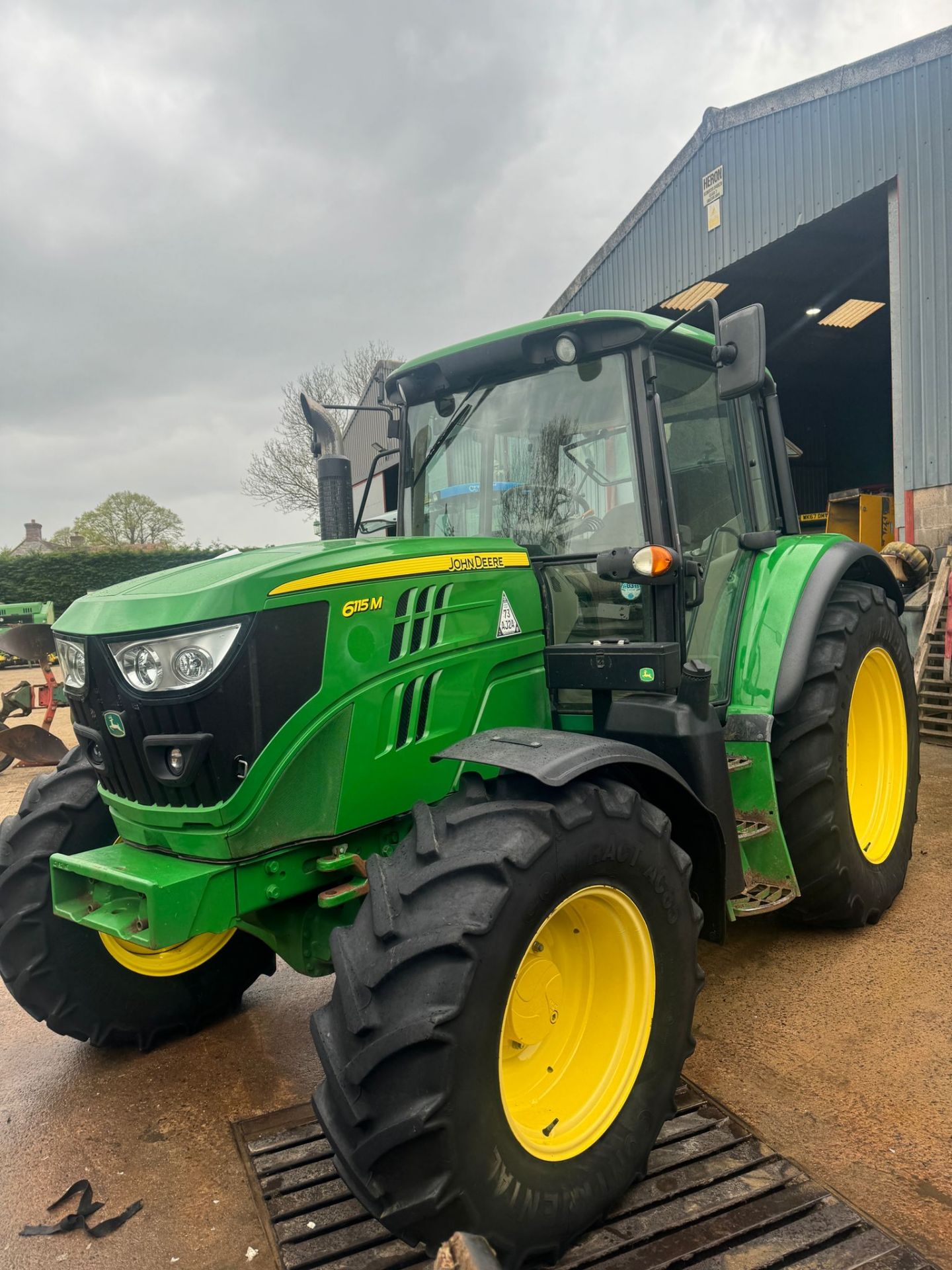 JOHN DEERE 6115M TRACTOR - Image 3 of 17