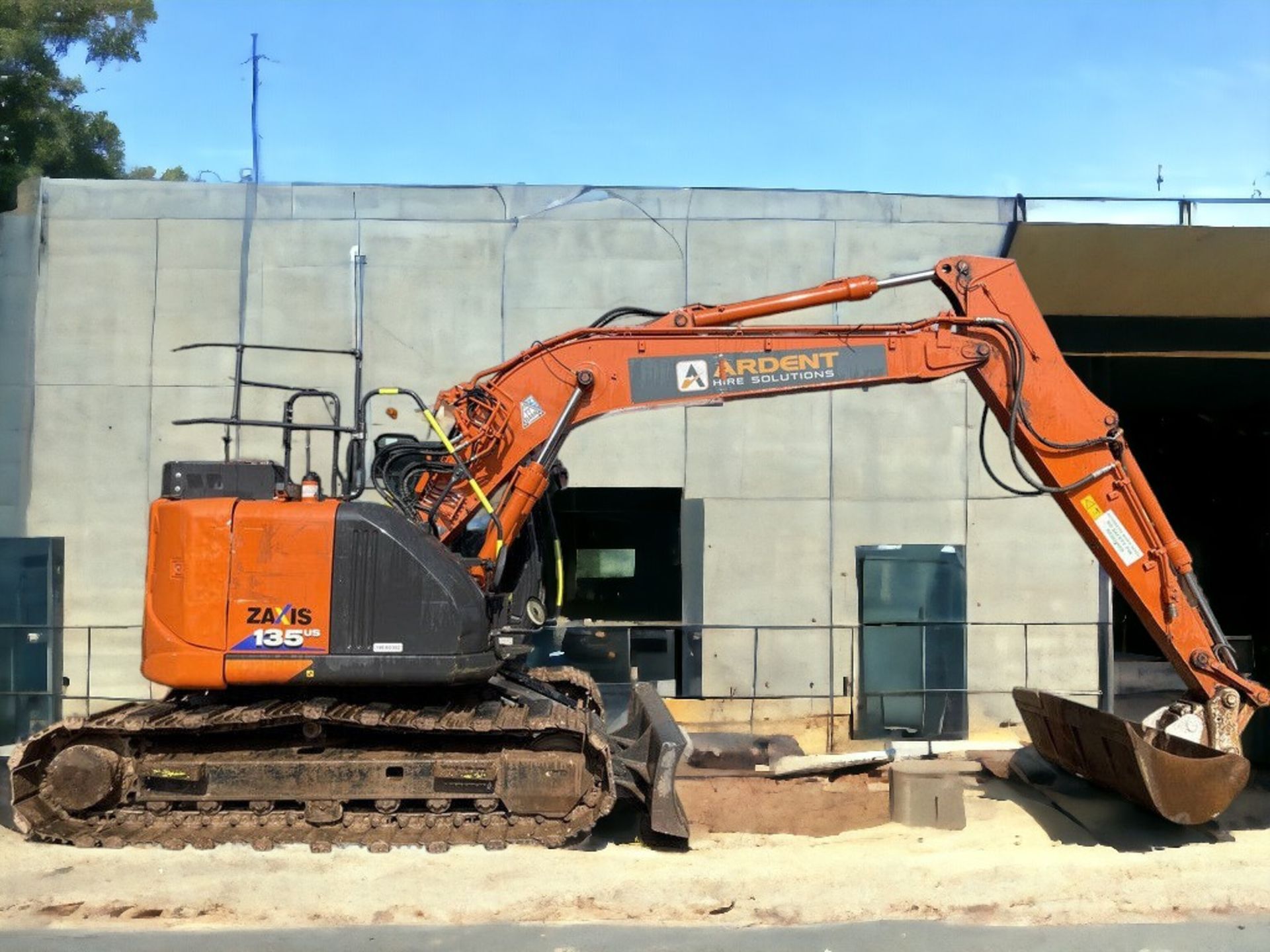 HITACHI ZX135 USBL-6 TRACKED EXCAVATOR