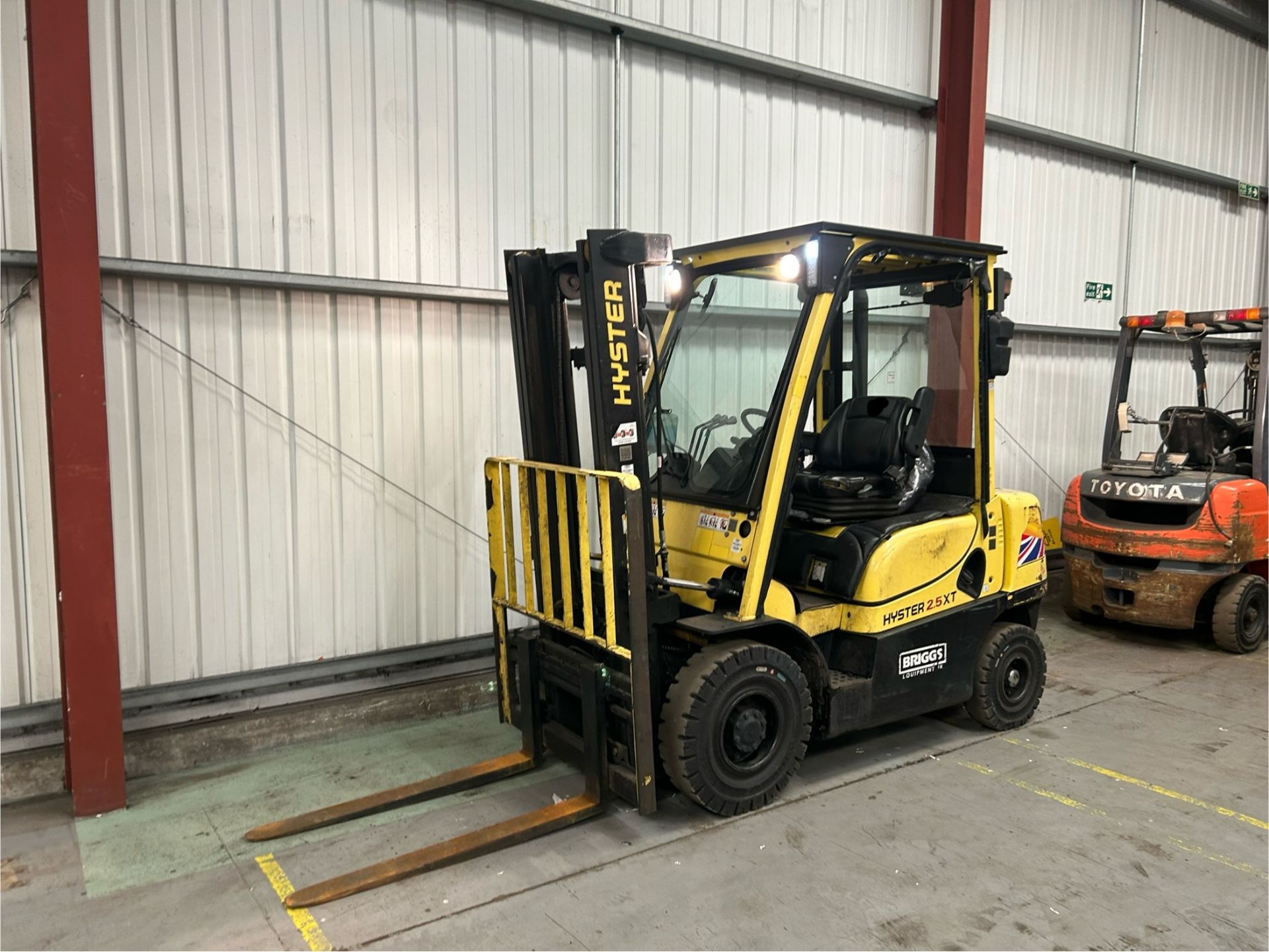 HYSTER H2.5XT DIESEL FORKLIFT - - Image 3 of 6