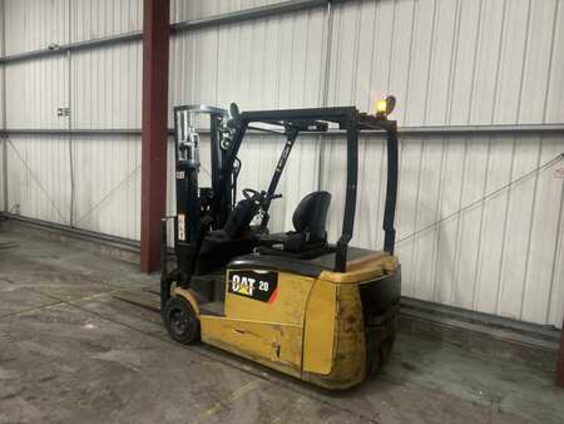 2015 CAT LIFT TRUCKS EP20PNT ELECTRIC FORKLIFT - Image 2 of 4