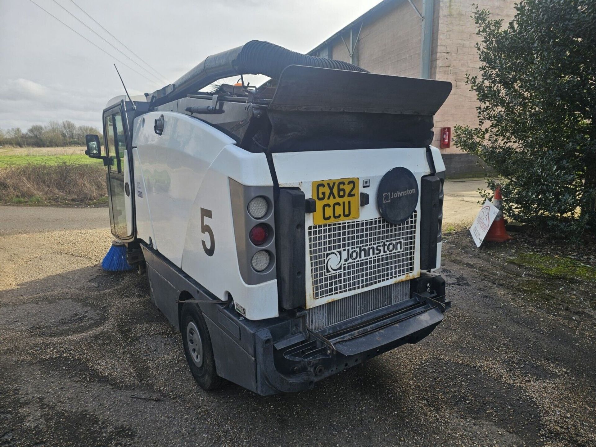 2013 JOHNSTON ROAD SWEEPER (HYDROSTATIC) - Image 5 of 5