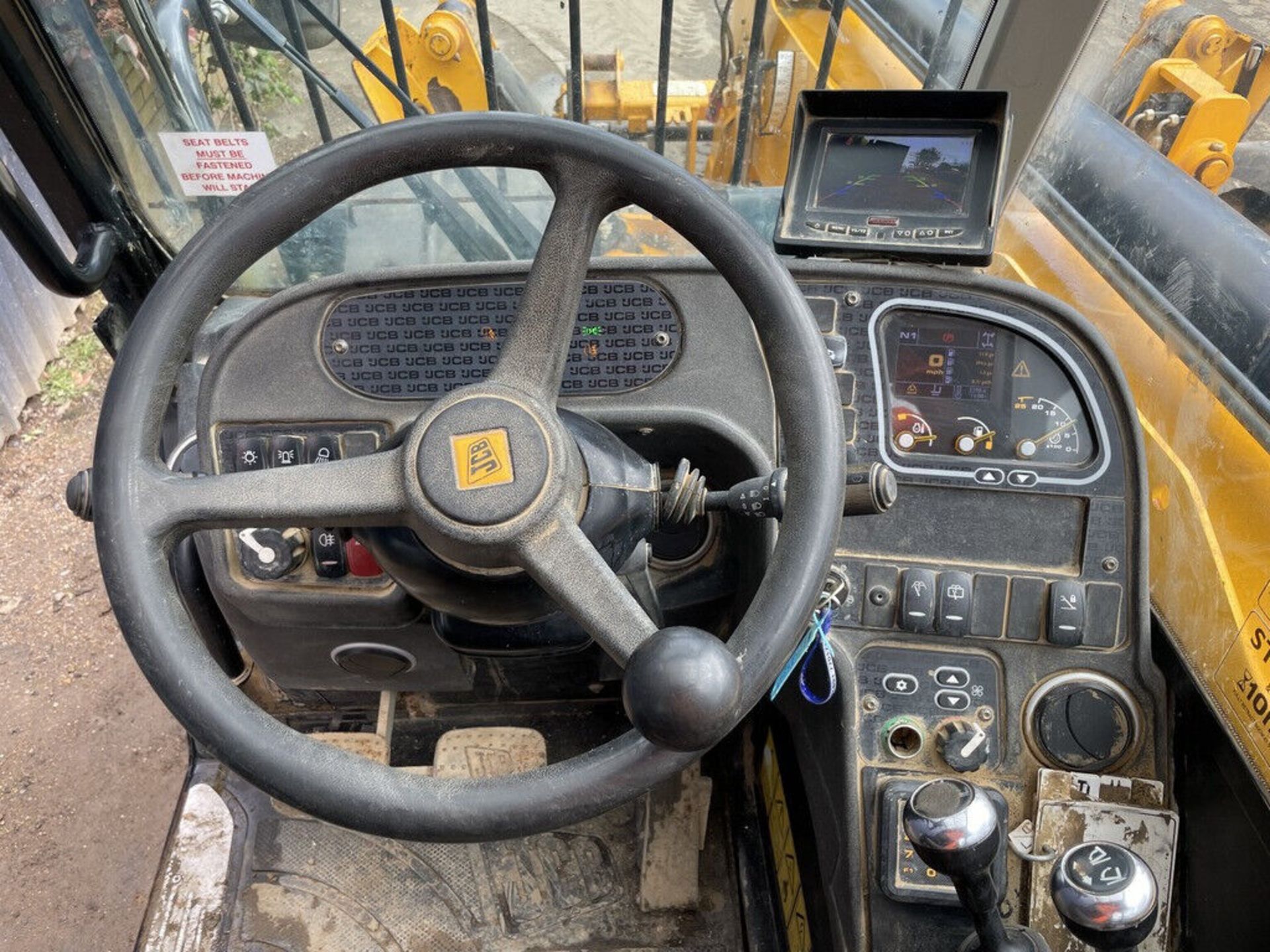 2019 JCB 540-140 TELEHANDLER: RELIABLE HANDLING, ENHANCED EFFICIENCY - Image 9 of 12