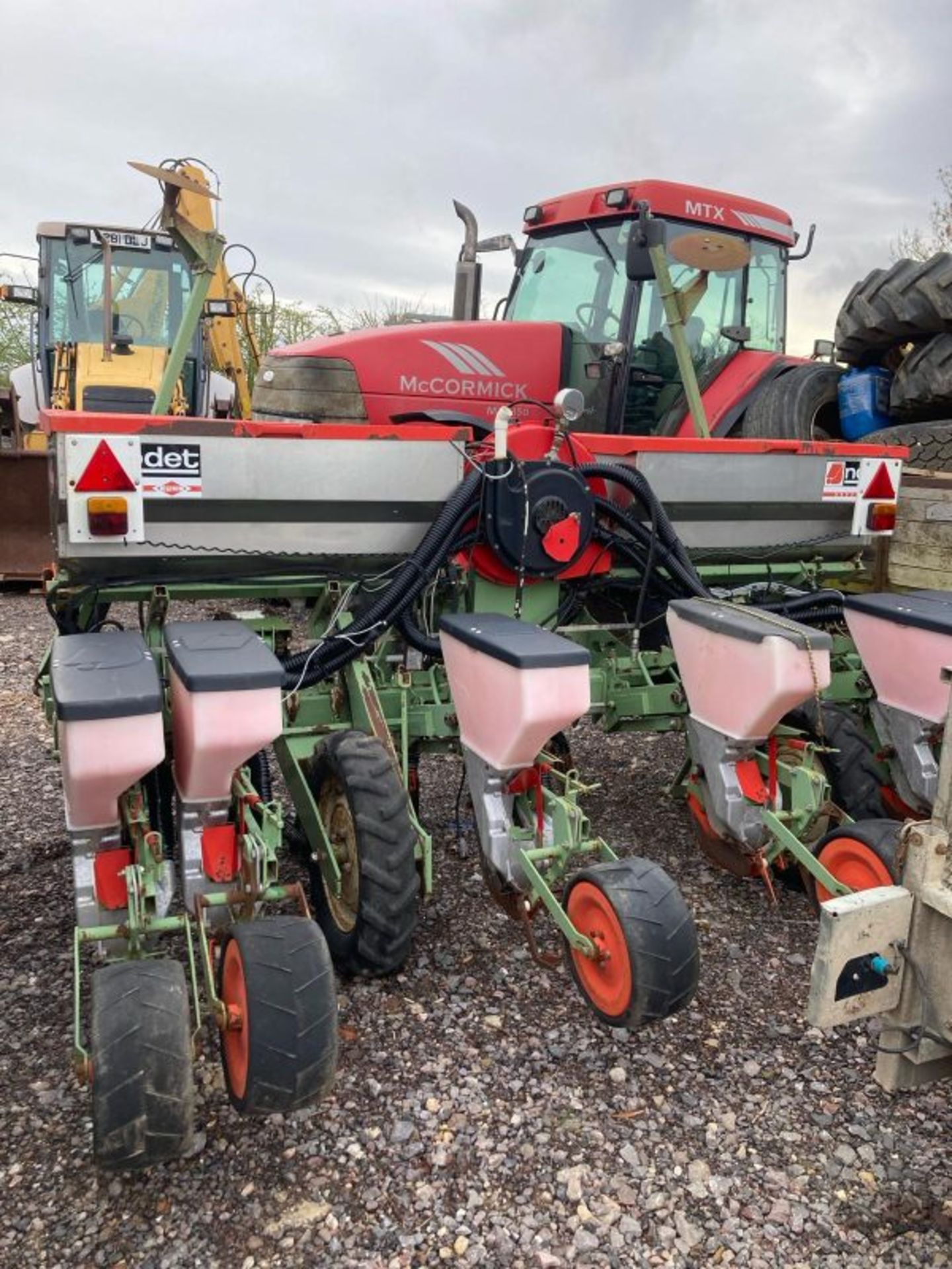 NODET 6 ROW MAIZE DRILL WITH HOPPER CONTROL - Image 8 of 9