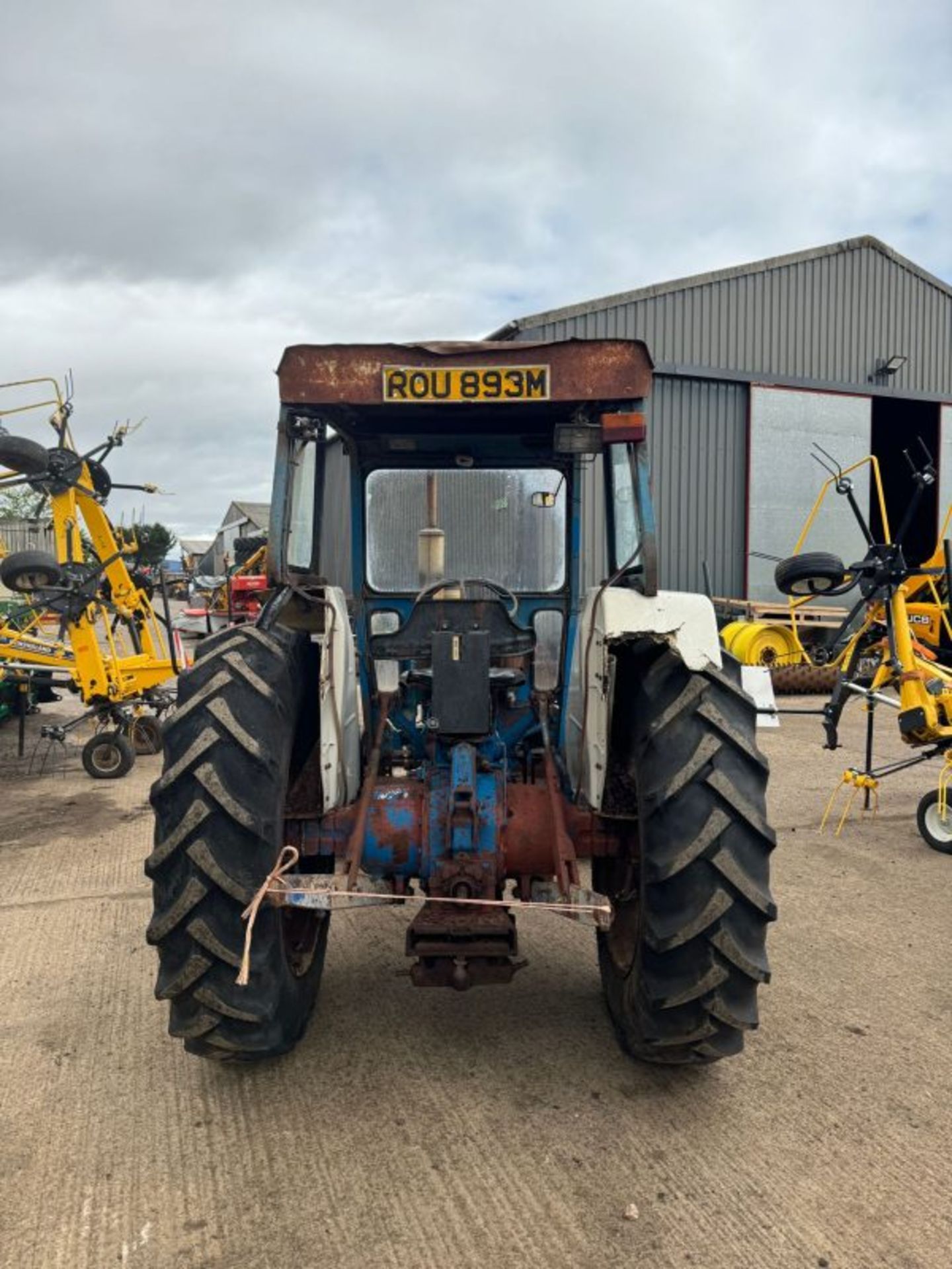 RELIABLE WORKHORSE: FORD 4000 TRACTOR - Image 2 of 8