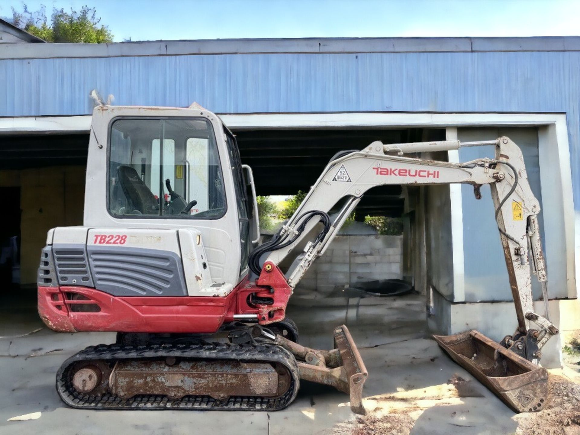 TAKEUCHI TB228 MINI EXCAVATOR - 2012" - Image 3 of 11