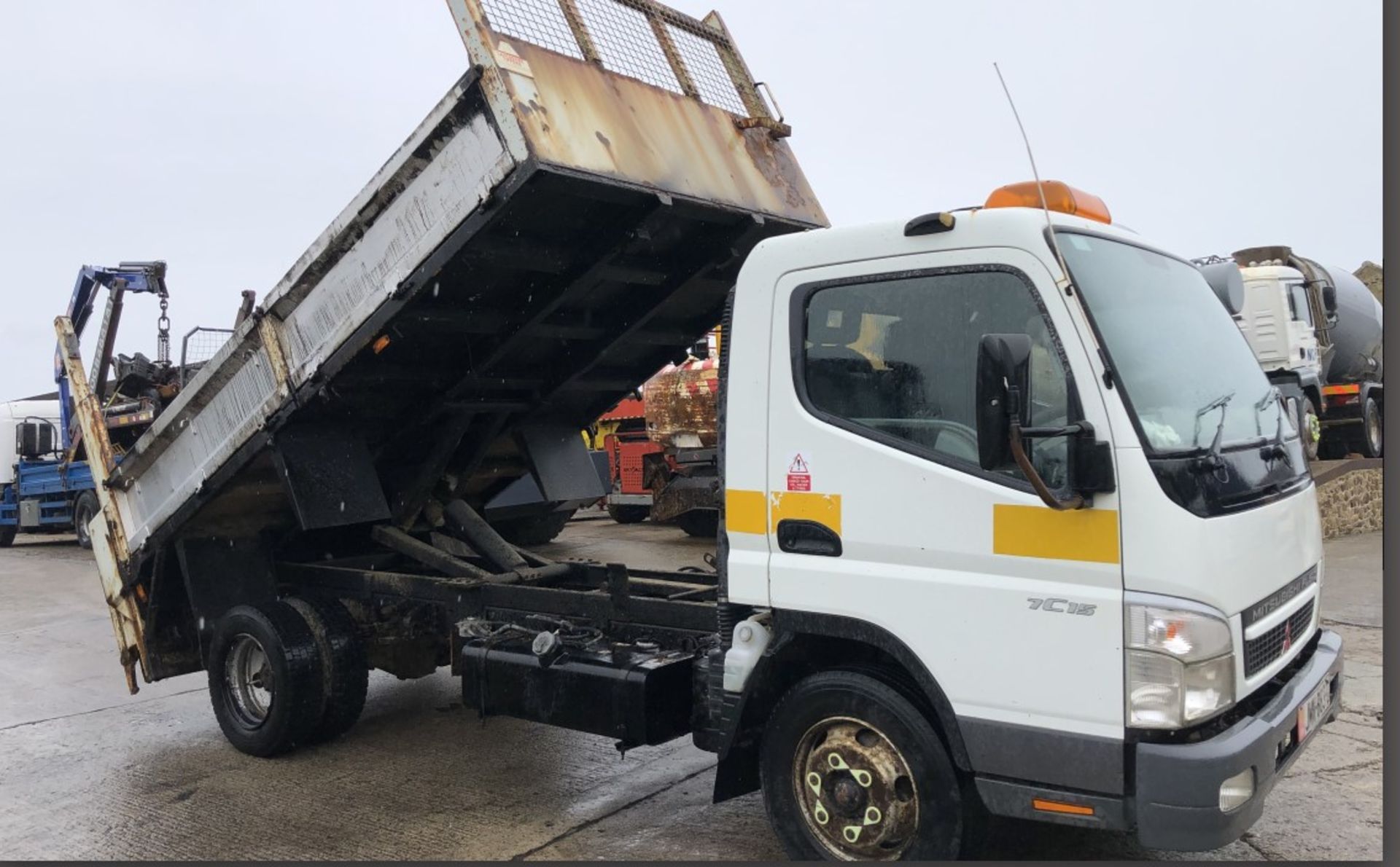 MITSUBISHI CANTER 7C15 (7.5 TON )TIPPER TRUCK