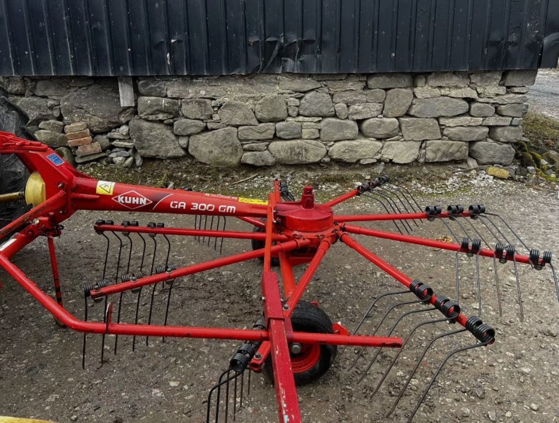 KUHN GA 300 GM HAY RAKE - ENHANCE YOUR HAYMAKING EFFICIENCY - Image 4 of 5