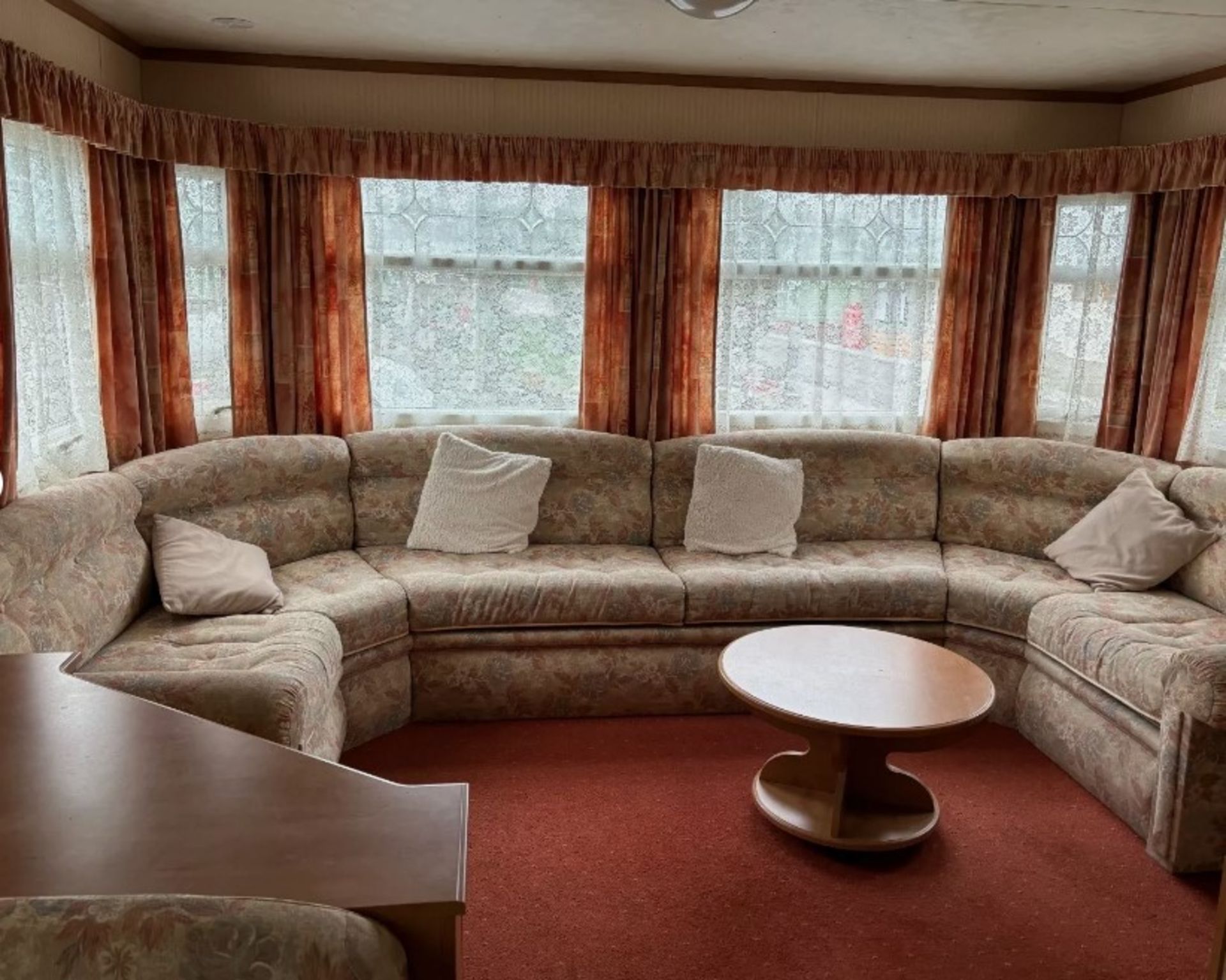 EXPERIENCE LUXURY LIVING: WILLERBY SALISBURY 2000 STATIC CARAVAN - Image 5 of 15