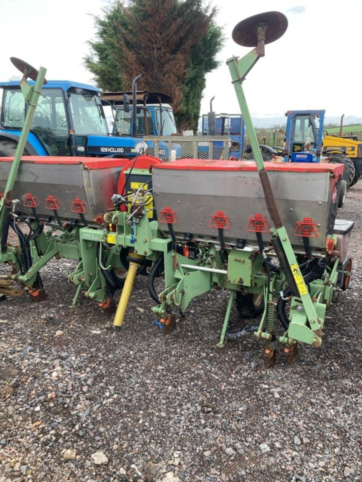 NODET 6 ROW MAIZE DRILL WITH HOPPER CONTROL - Image 7 of 9