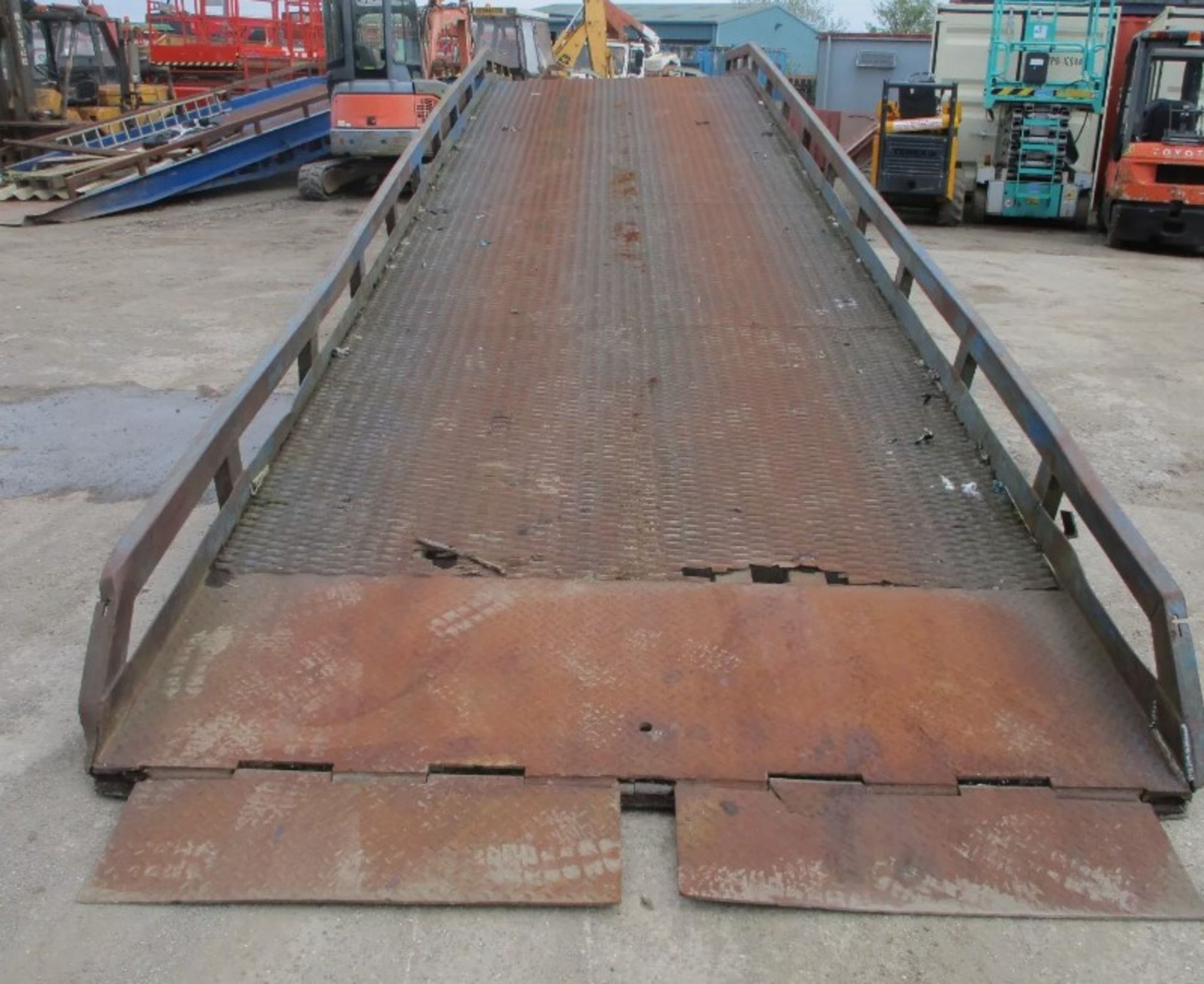 LANTERN CONTAINER LOADING RAMP - YOUR SOLUTION FOR EFFICIENT CARGO HANDLING - Image 2 of 10