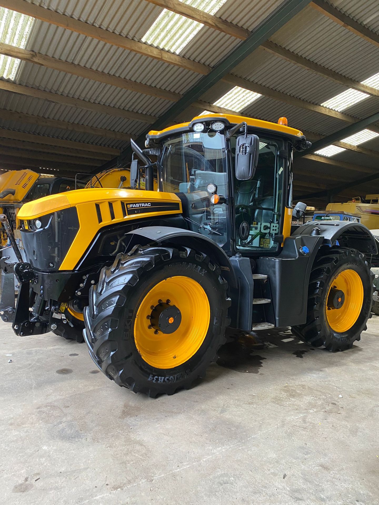 IMPECCABLE PERFORMANCE AND RELIABILITY: JCB 4220 FASTRAC 2017 - Image 5 of 20