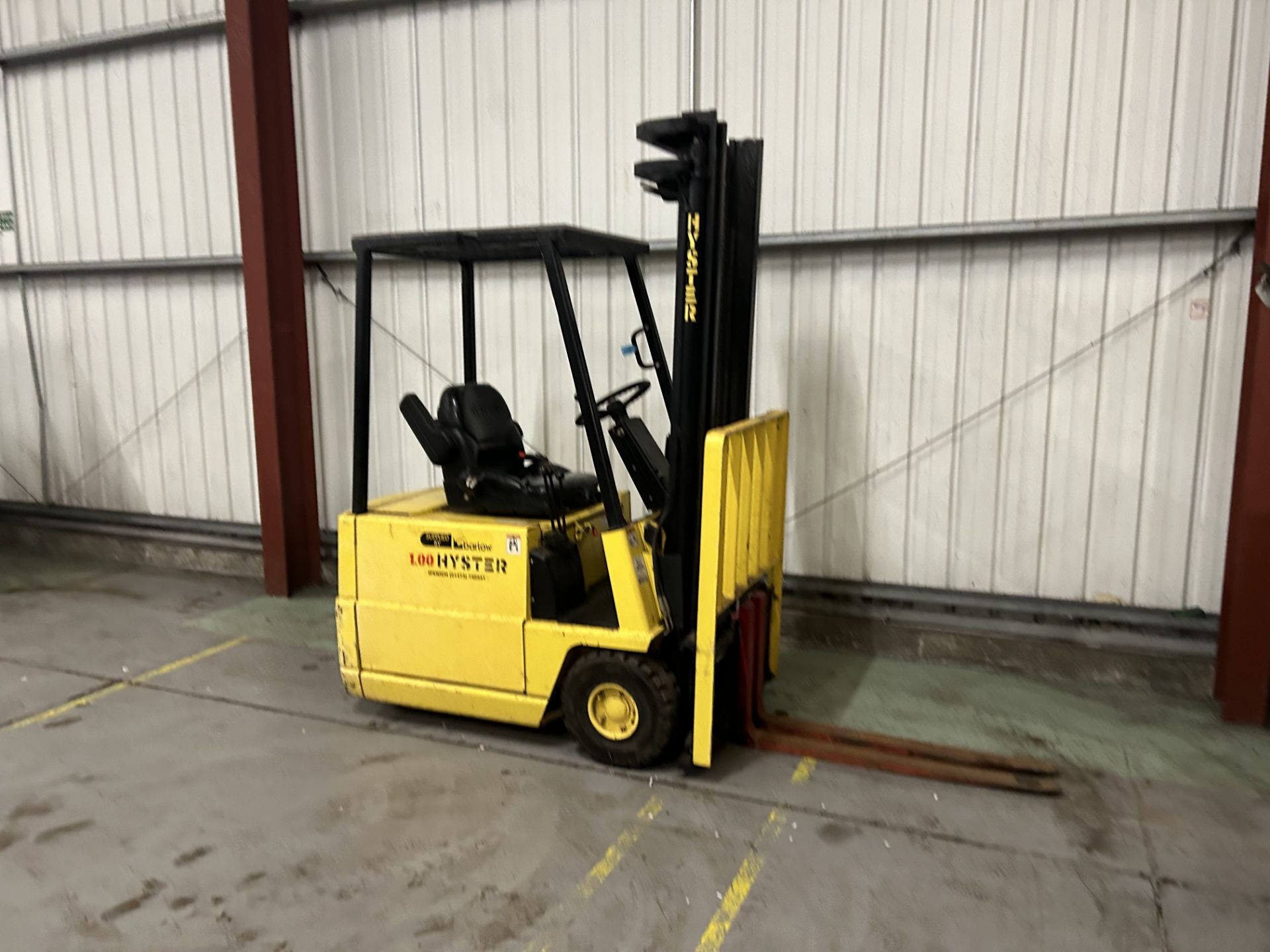 ELECTRIC 3-WHEEL HYSTER A1.0XL: YOUR RELIABLE MATERIAL HANDLING SOLUTION - Image 4 of 5