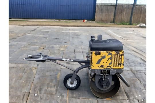 PREMIUM 2020 VIBRATING SINGLE DRUM ROLLER WITH HYDRAULIC BREAKER ATTACHMENT - Image 3 of 10