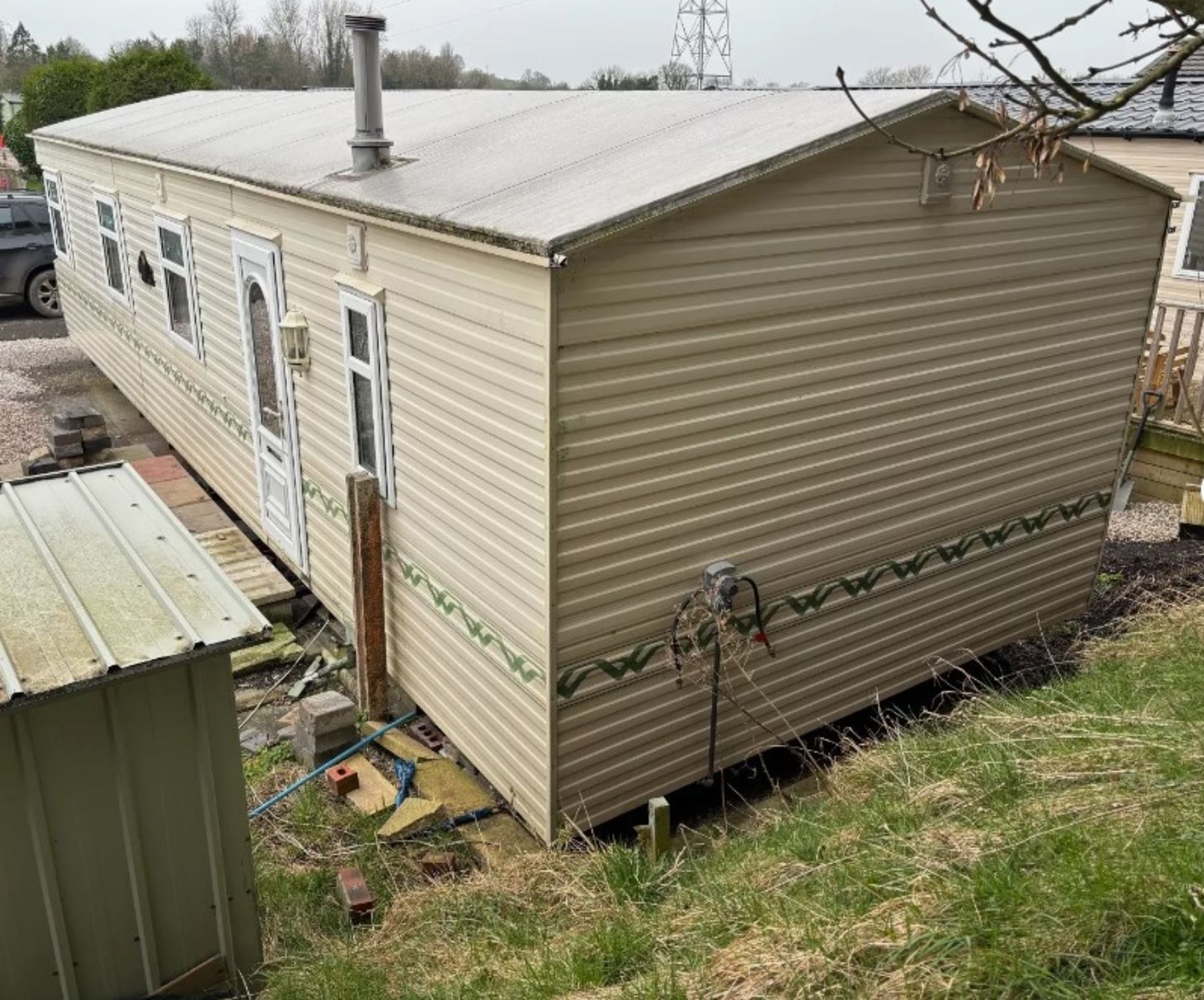 EXPERIENCE LUXURY LIVING: WILLERBY SALISBURY 2000 STATIC CARAVAN - Image 2 of 15