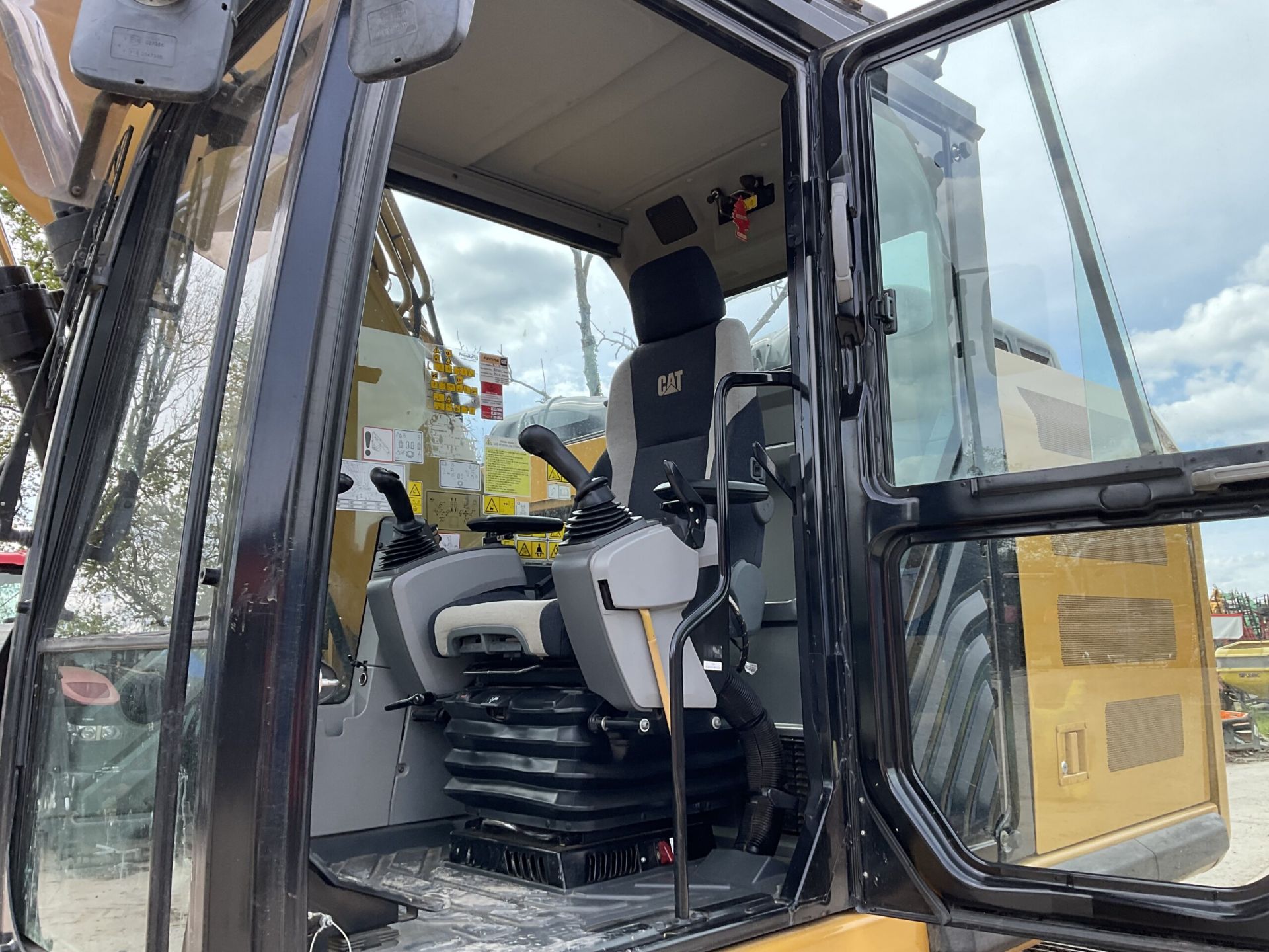 CAT 320 EL RR EXCAVATOR READY TO BOOST YOUR PROJECTS - Image 10 of 11