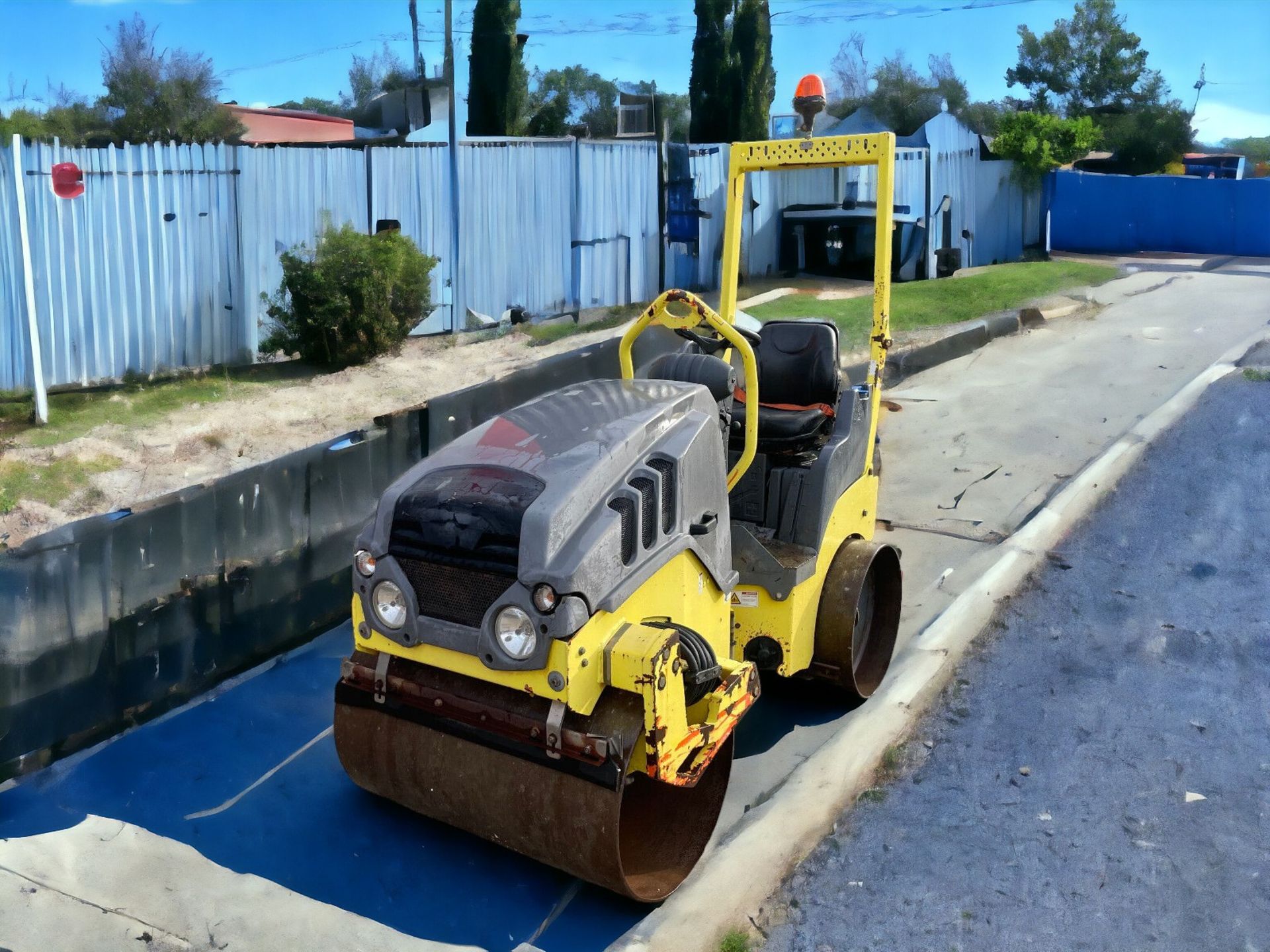 SMOOTH COMPACTION WITH THE 2011 HAMM HD 10C VV ROLLER - Image 10 of 10