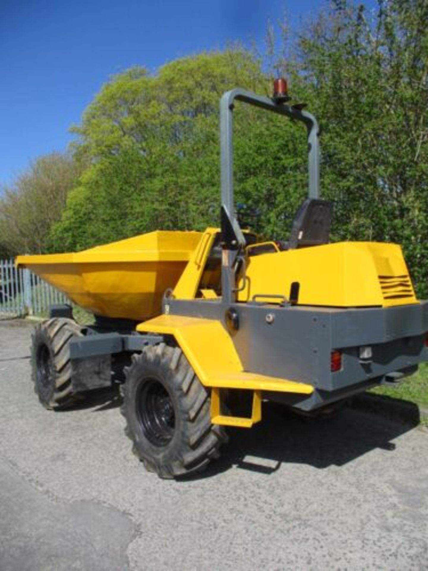 NEUSON 6-TON SWIVEL SKIP DUMPER: YOUR HEAVY LIFTER - Bild 12 aus 17