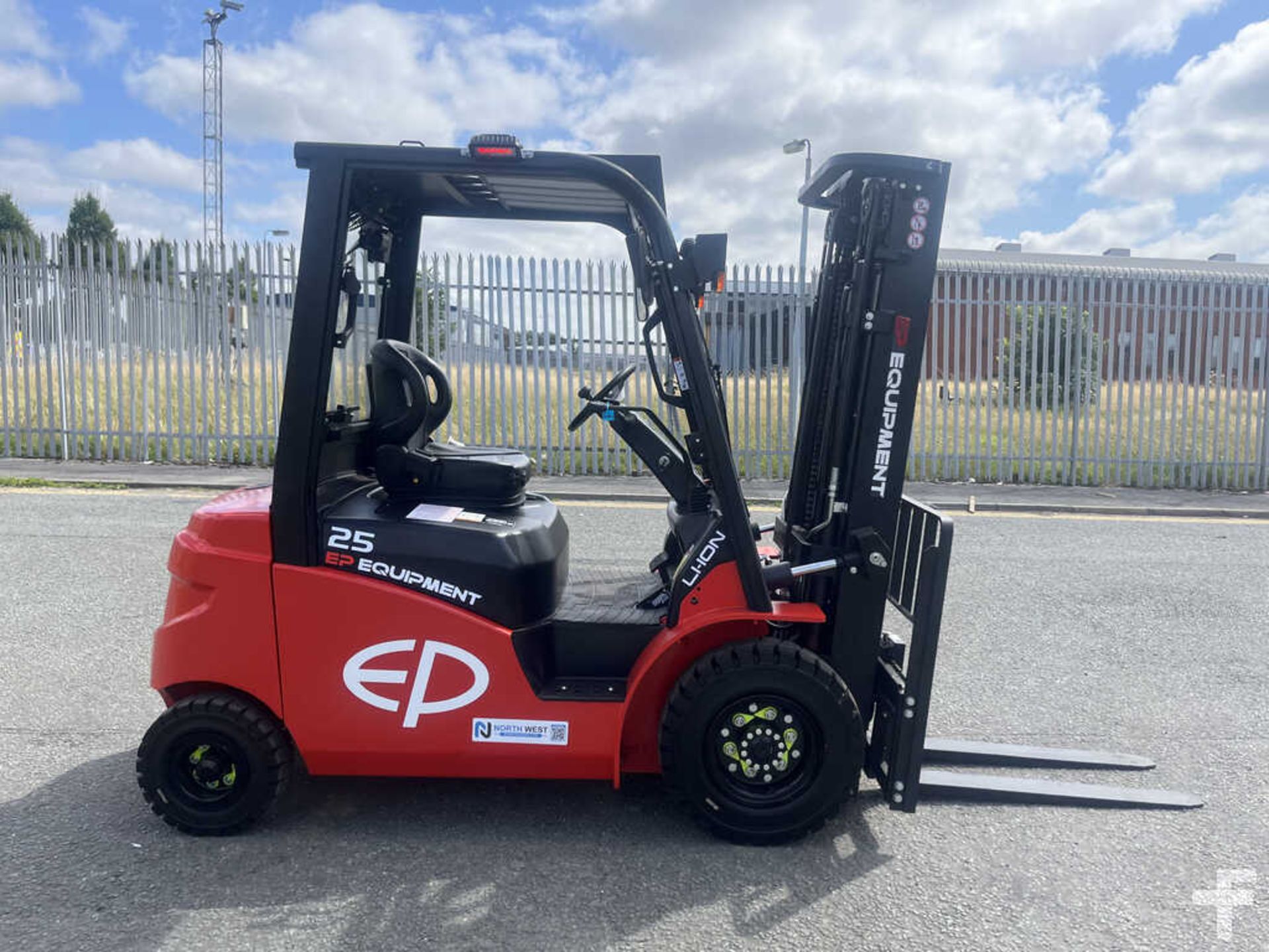 2023 EP EQUIPMENT EFL253- CHARGER INCLUDED