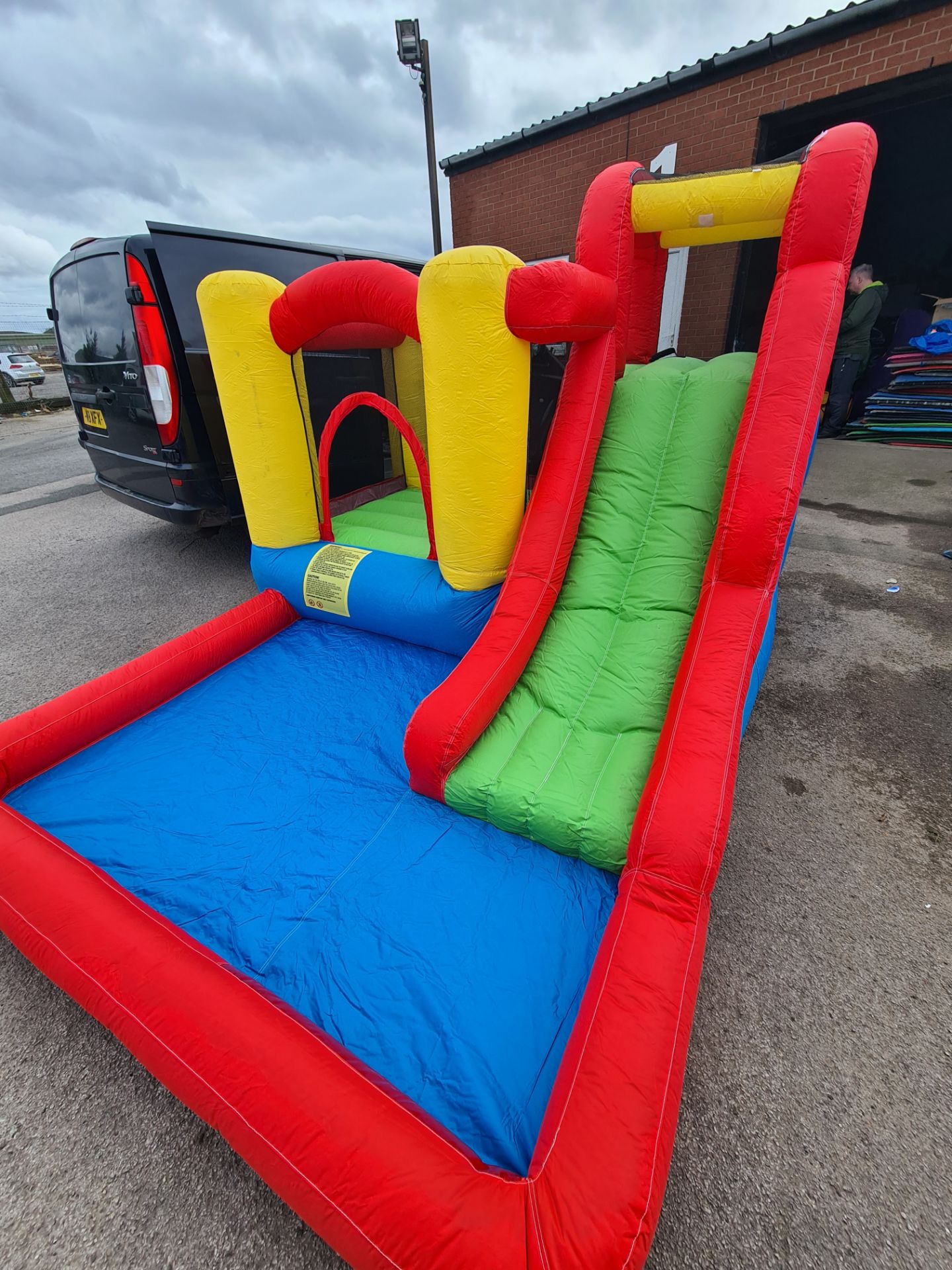 BRAND NEW - KIDS BLOW-UP WET & DRY BOUNCY PLAY AREA - NEW - Bild 6 aus 14