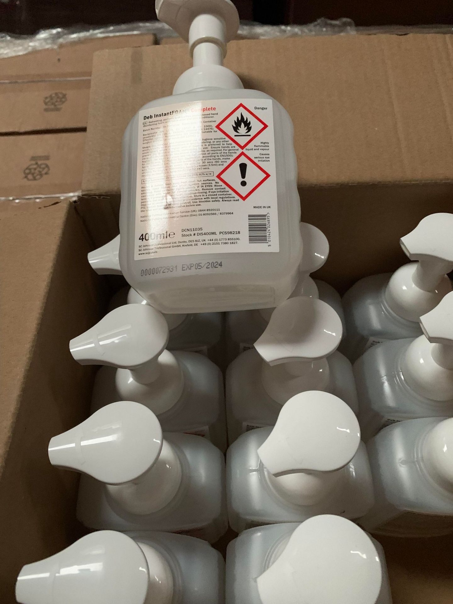 6 BOXES OF DEB INSTANT FOAM HAND SANITIZER – 12 X 400 ML PUMP BOTTLES DIS400ML RRP £100+ EACH BOX - Image 3 of 3