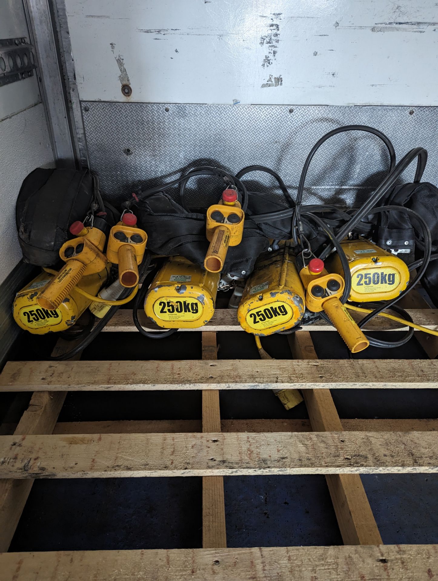 250KG ELECTRIC HOIST 110V, SLIGHTLY USED IN PERFECT WORKING CONDITION - Image 4 of 4