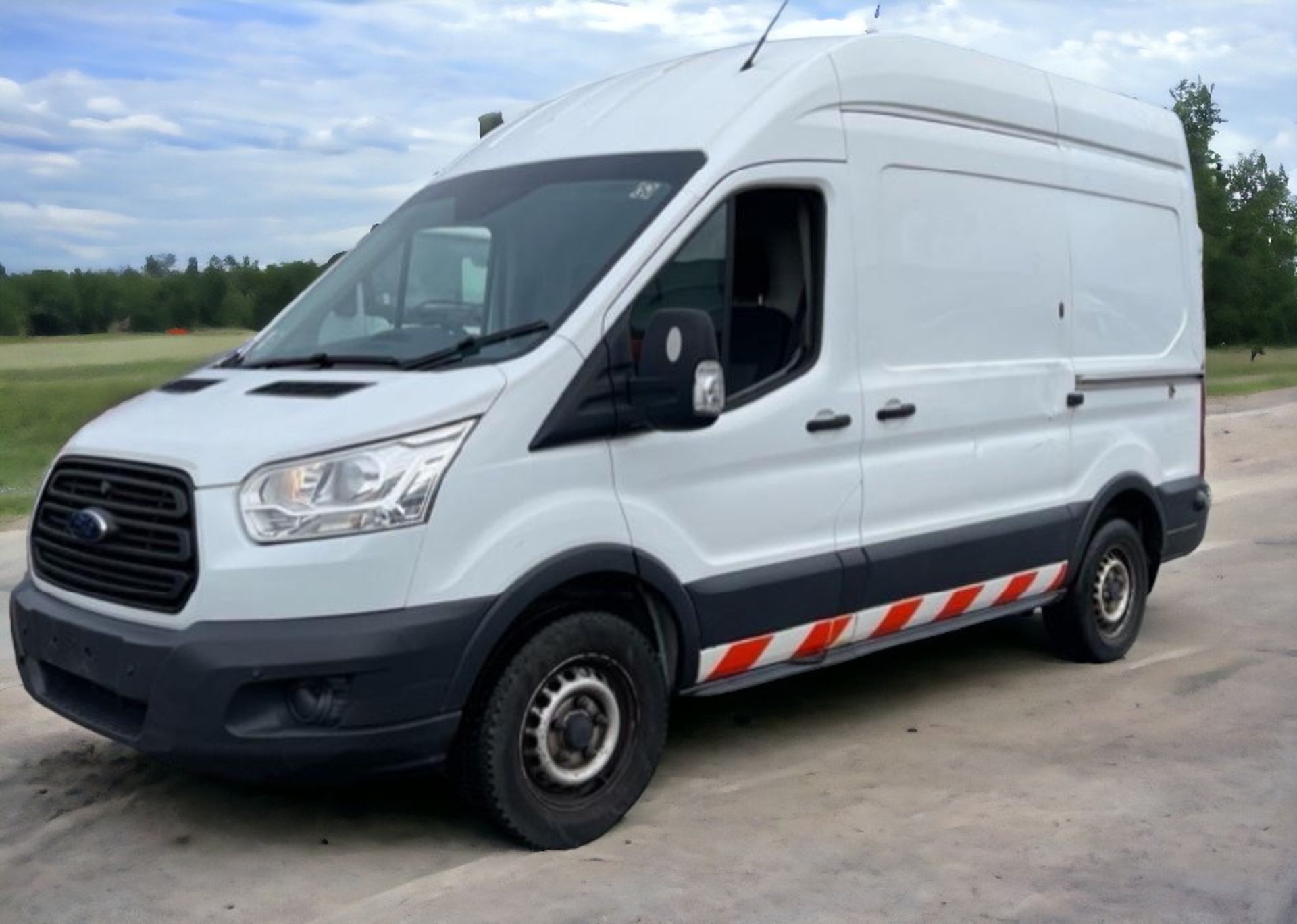2015 FORD TRANSIT T350 MEDIUM WHEEL BASE - YOUR RELIABLE WORKHORSE - Image 5 of 14