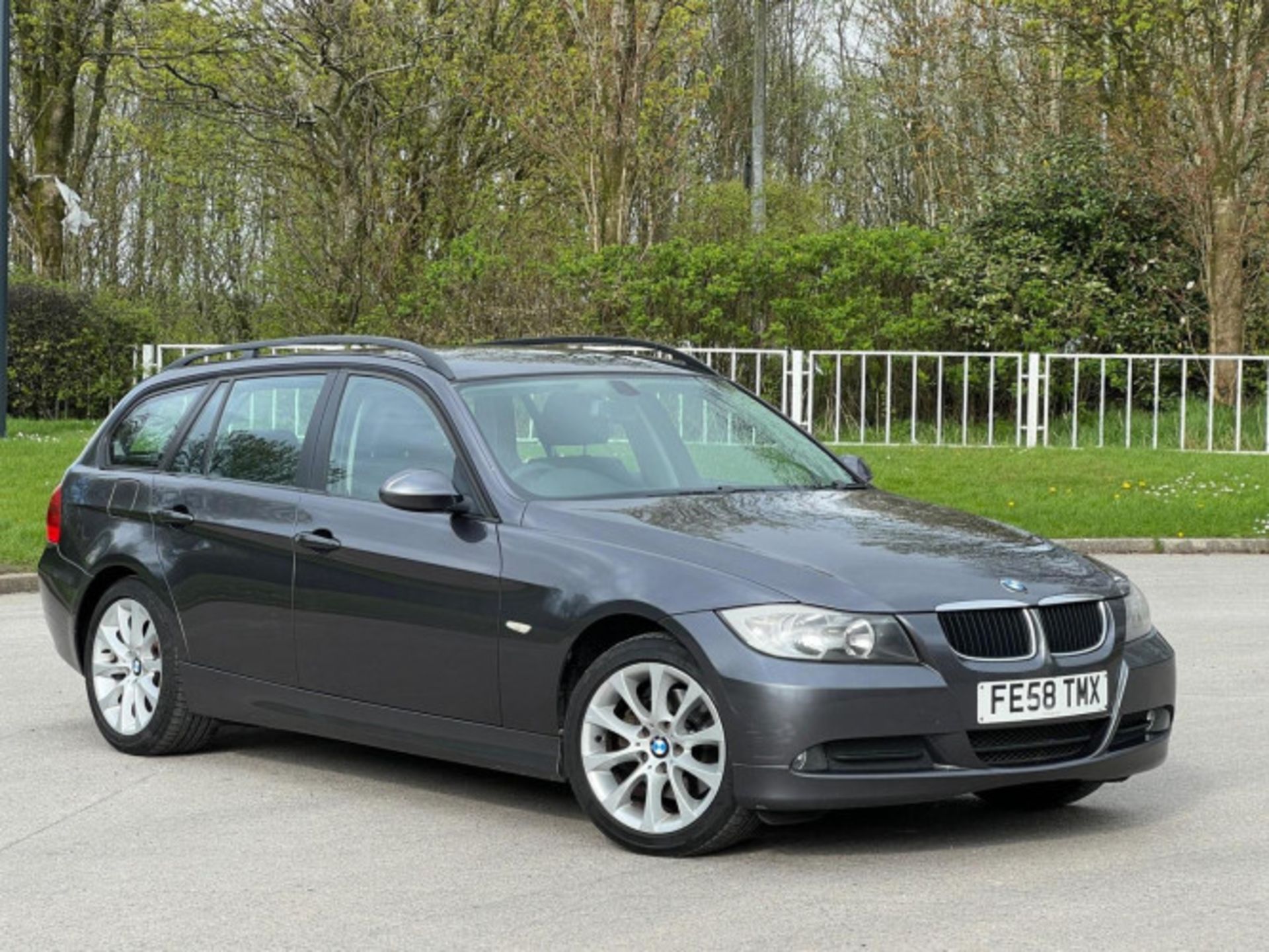 LUXURY ON WHEELS: BMW 3 SERIES 320D SE TOURING >>--NO VAT ON HAMMER--<< - Image 118 of 122