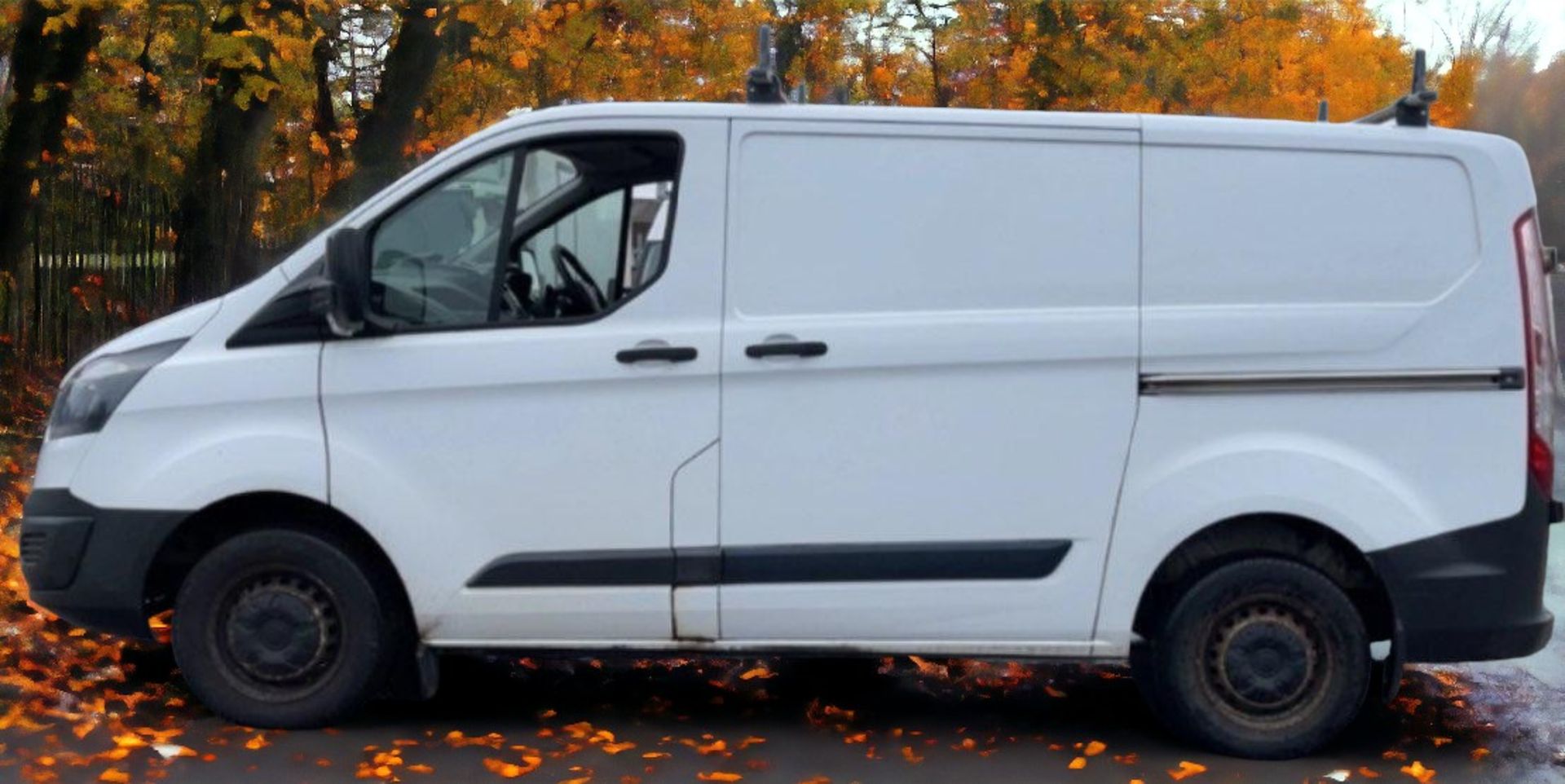 2015 FORD TRANSIT CUSTOM PANEL VAN - RELIABLE AND EFFICIENT WORKHORSE - Image 4 of 17