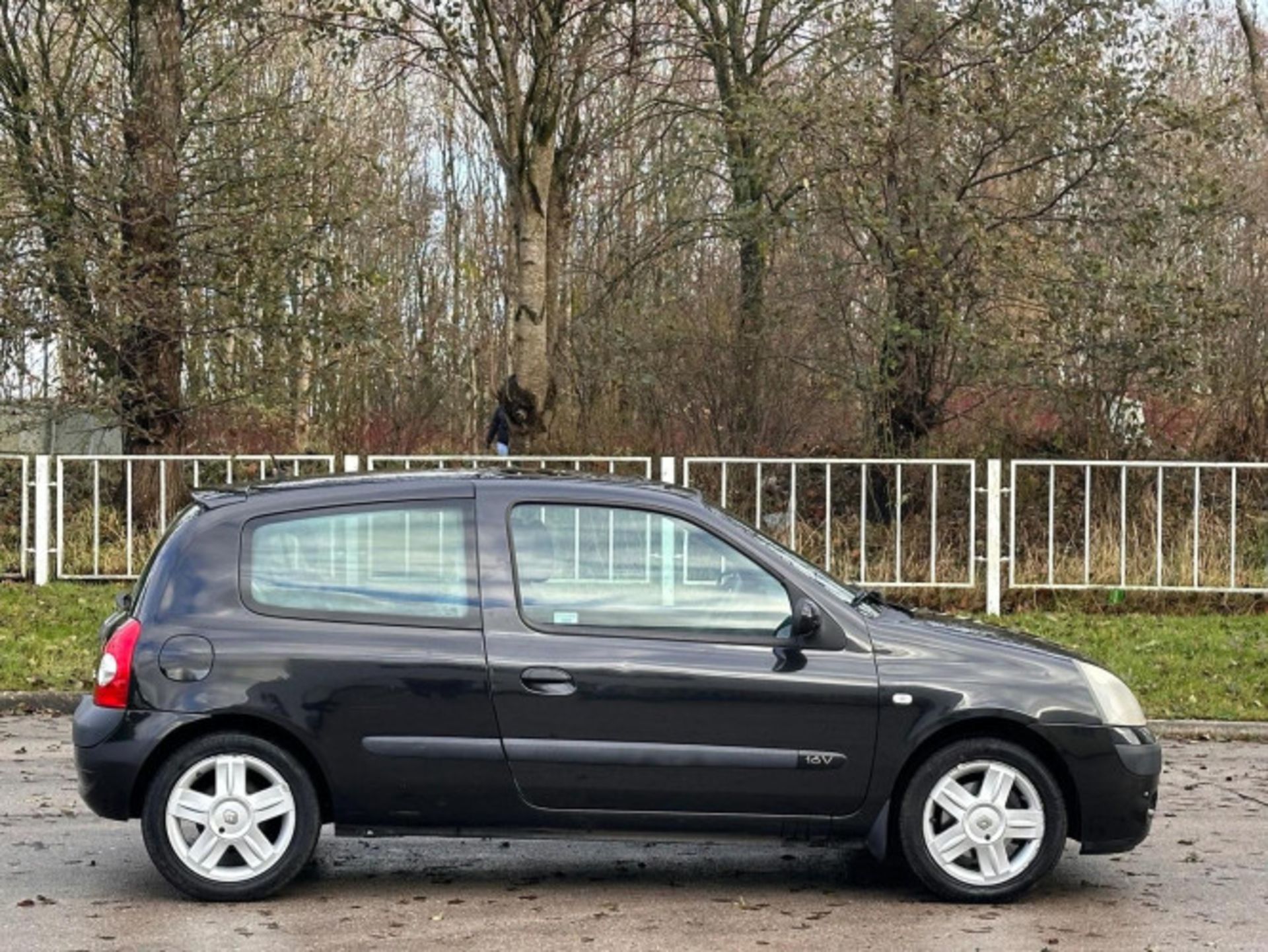 2005 RENAULT CLIO 1.2 16V DYNAMIQUE 3DR **(ONLY 88K MILEAGE)** >>--NO VAT ON HAMMER--<< - Image 80 of 101