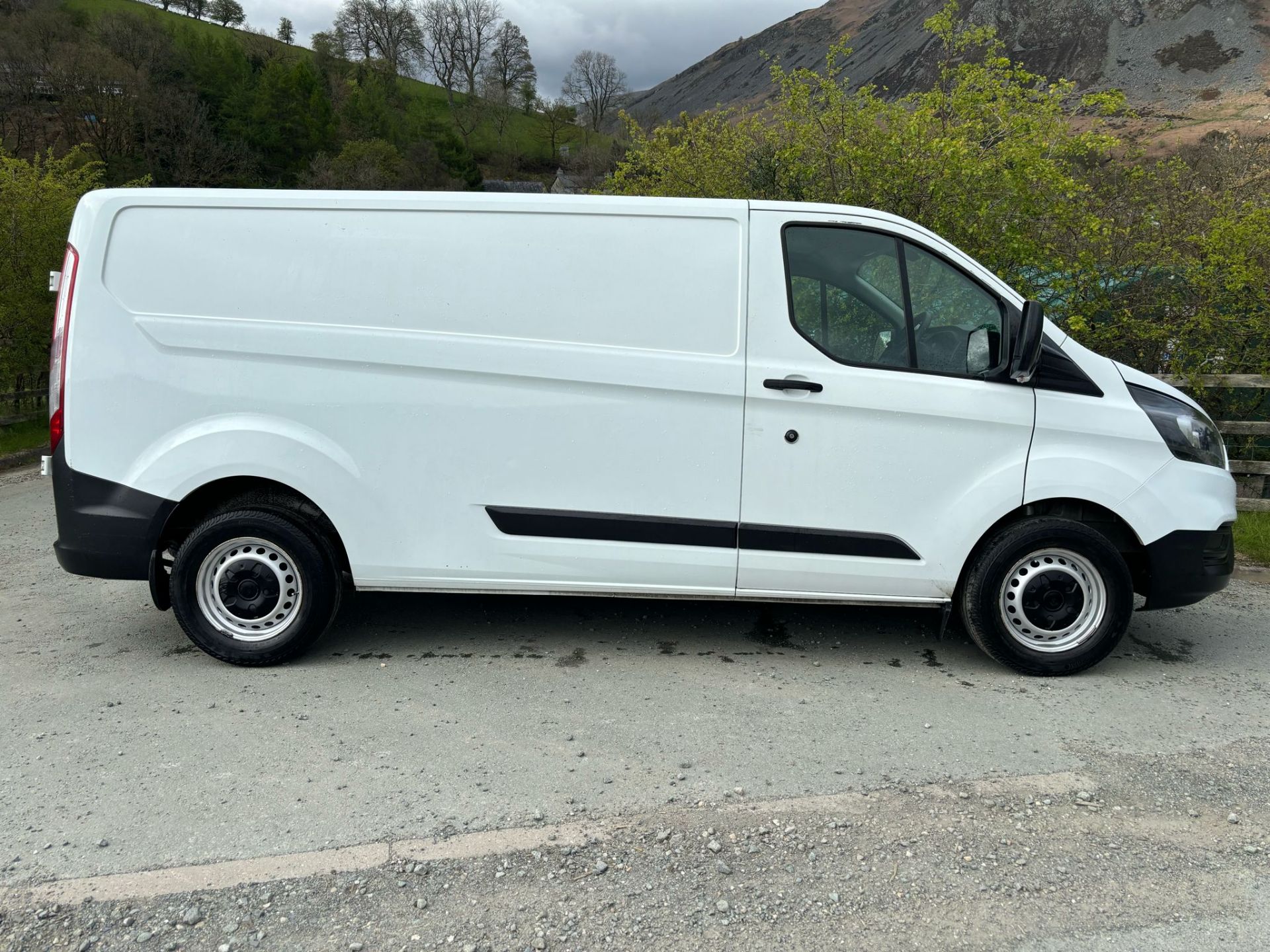 EFFICIENCY AND COMFORT COMBINED: 2019 FORD TRANSIT PANEL VAN T300 LWB WITH AIR CON!