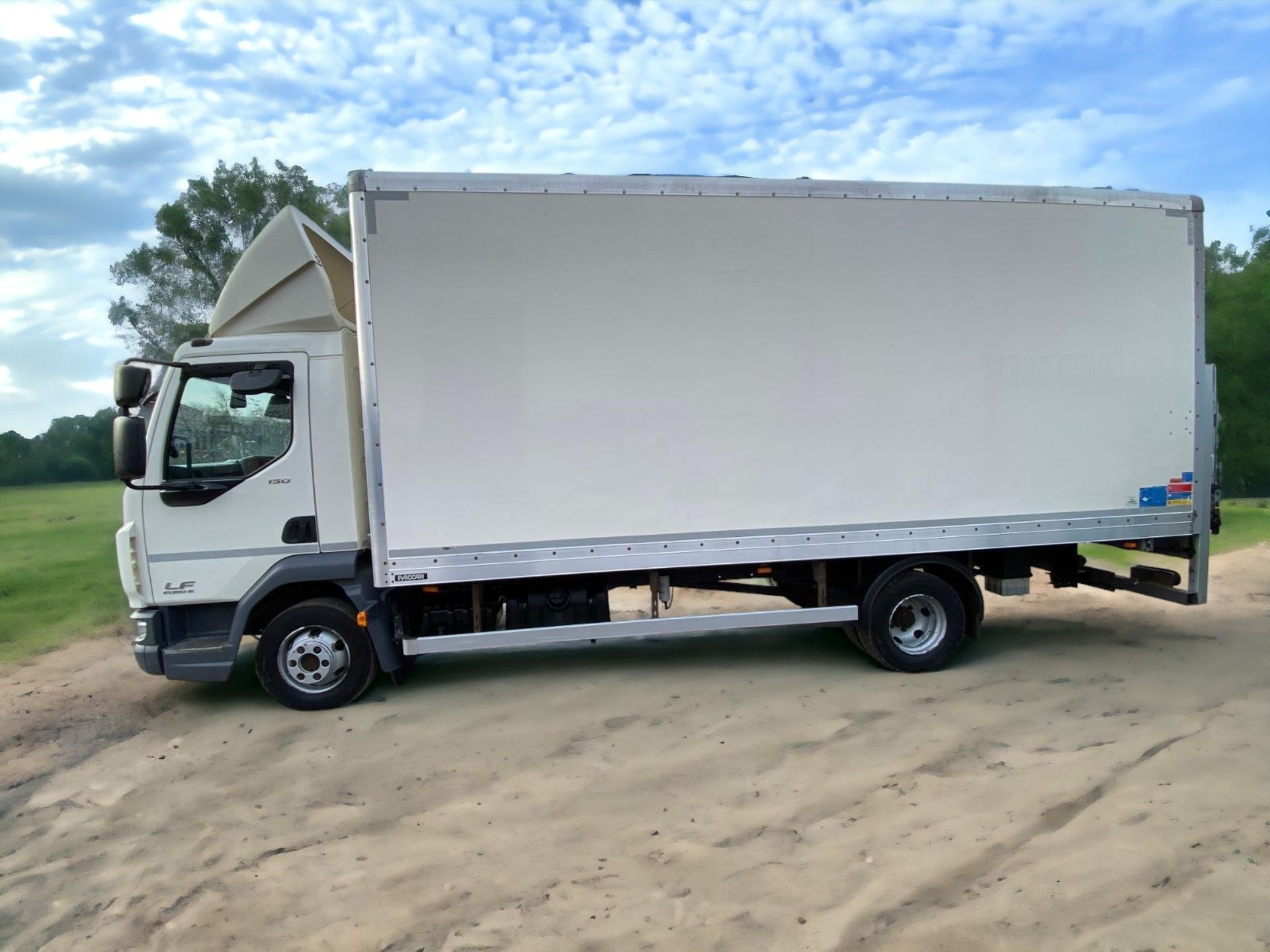 2016 DAF LF 21FT LUTON/BOX TRUCK WITH TAIL LIFT >>--NO VAT ON HAMMER--<< - Image 5 of 13