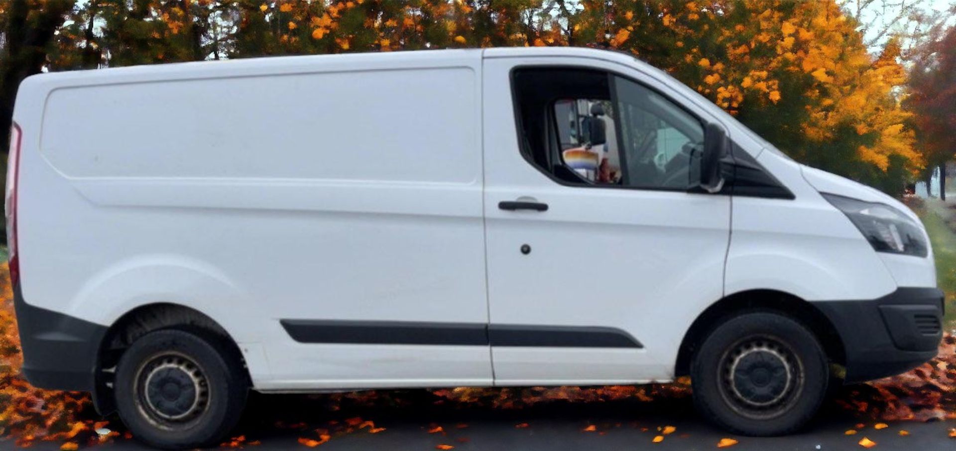2015 FORD TRANSIT CUSTOM PANEL VAN - RELIABLE AND EFFICIENT WORKHORSE - Image 5 of 17