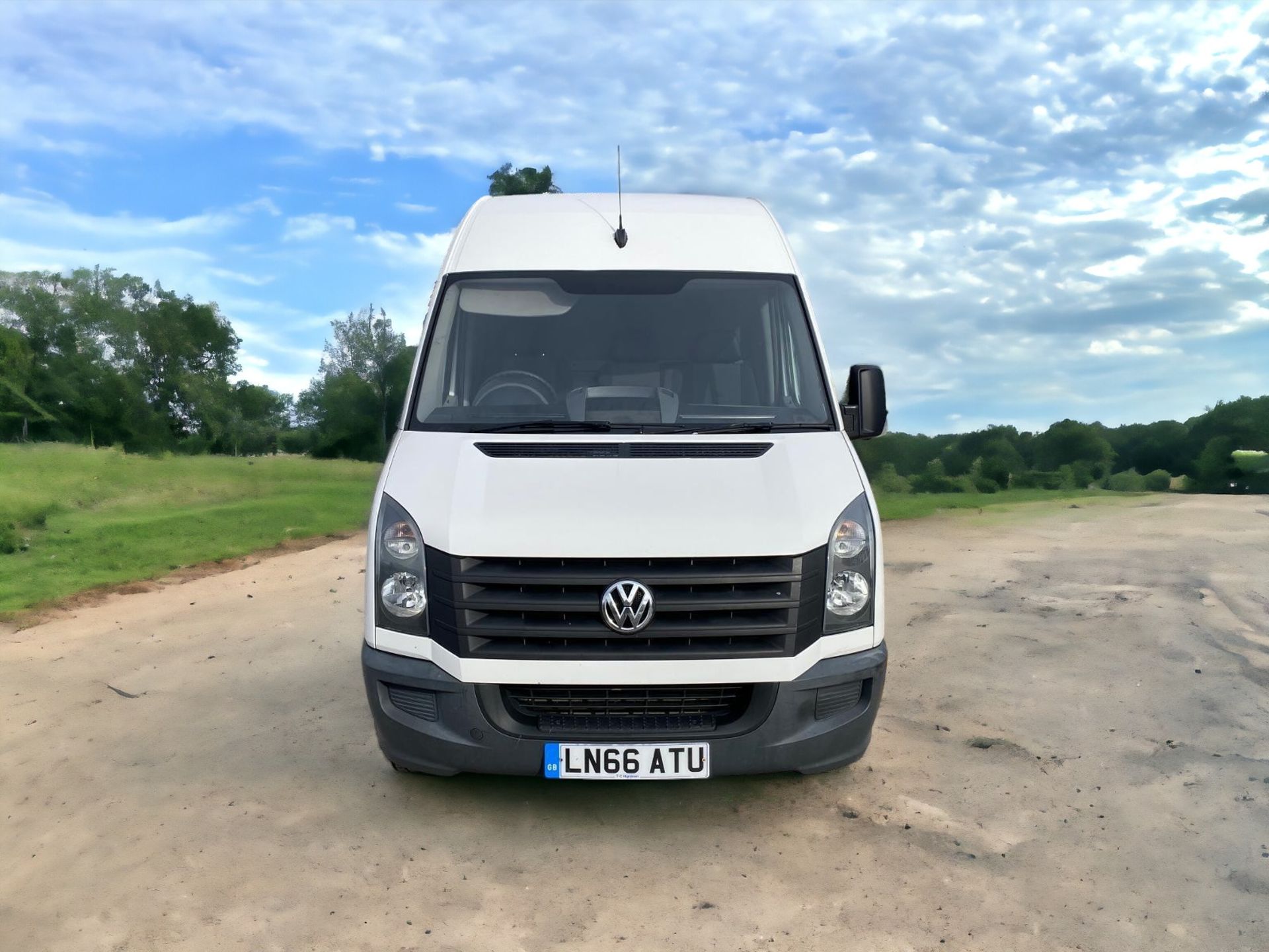 2016 VOLKSWAGEN CRAFTER 2.0 CR35 EURO 6 MWB - Image 2 of 8