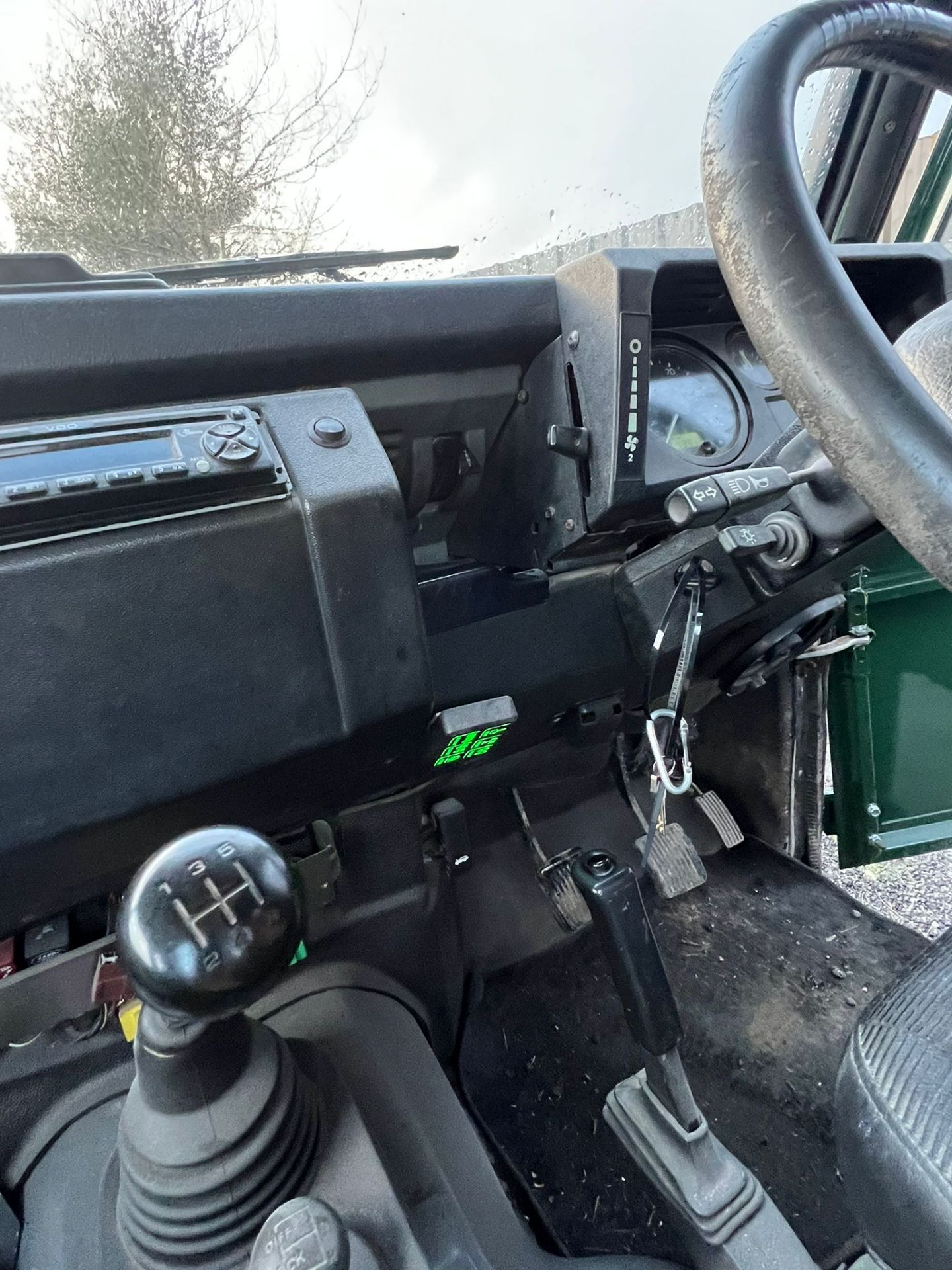 LANDROVER DEFENDER 6 MONTHS MOT START RUNS - Image 2 of 11