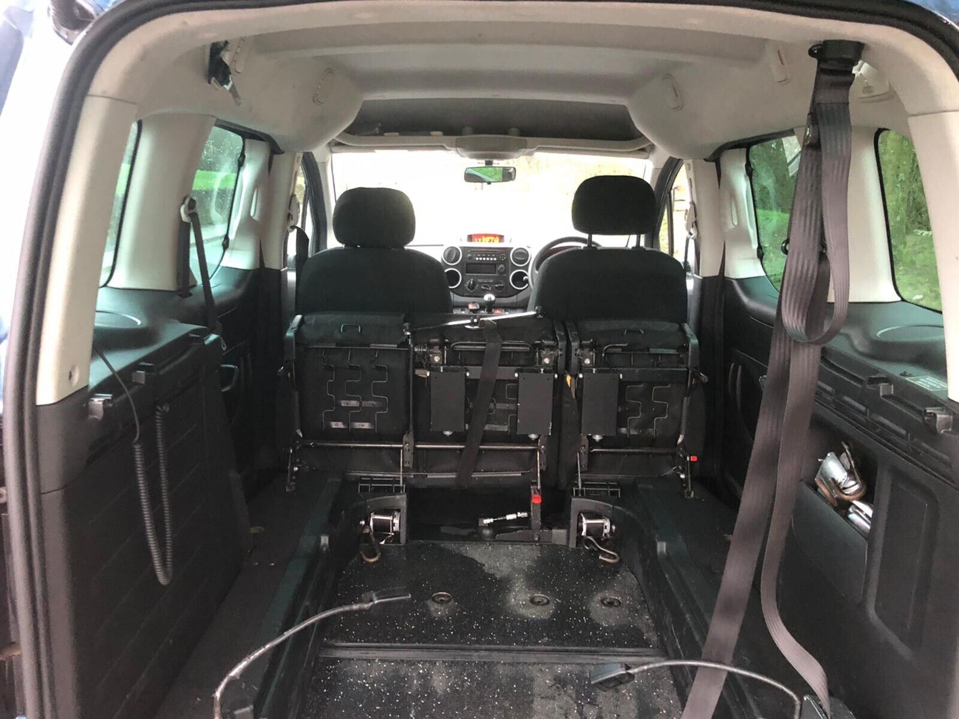 EXCEPTIONAL 2018/18 PEUGEOT PARTNER ACTIVE WHEELCHAIR ACCESSIBLE VEHICLE >>--NO VAT ON HAMMER--<< - Image 7 of 14