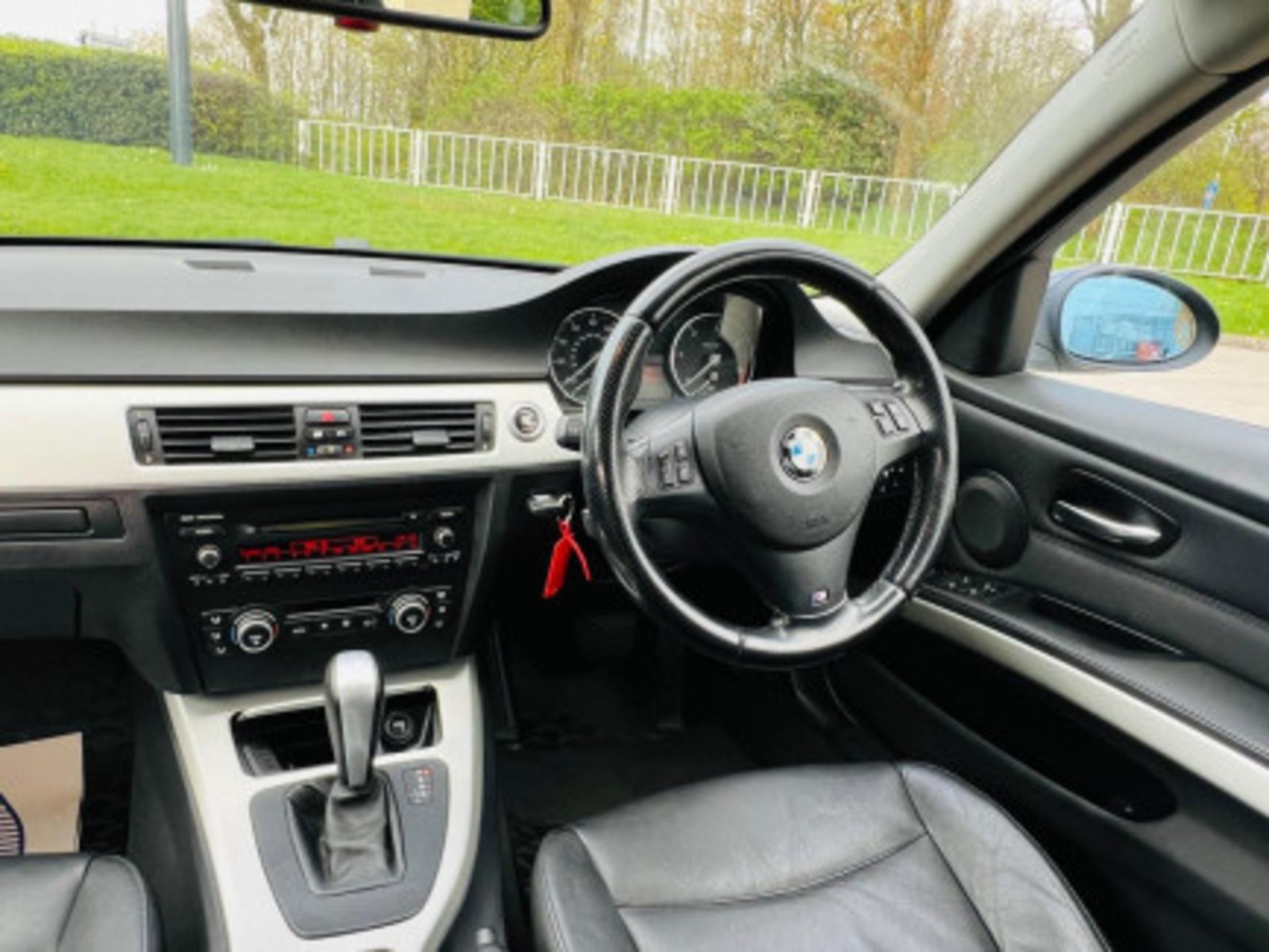 LUXURY ON WHEELS: BMW 3 SERIES 320D SE TOURING >>--NO VAT ON HAMMER--<< - Image 17 of 122