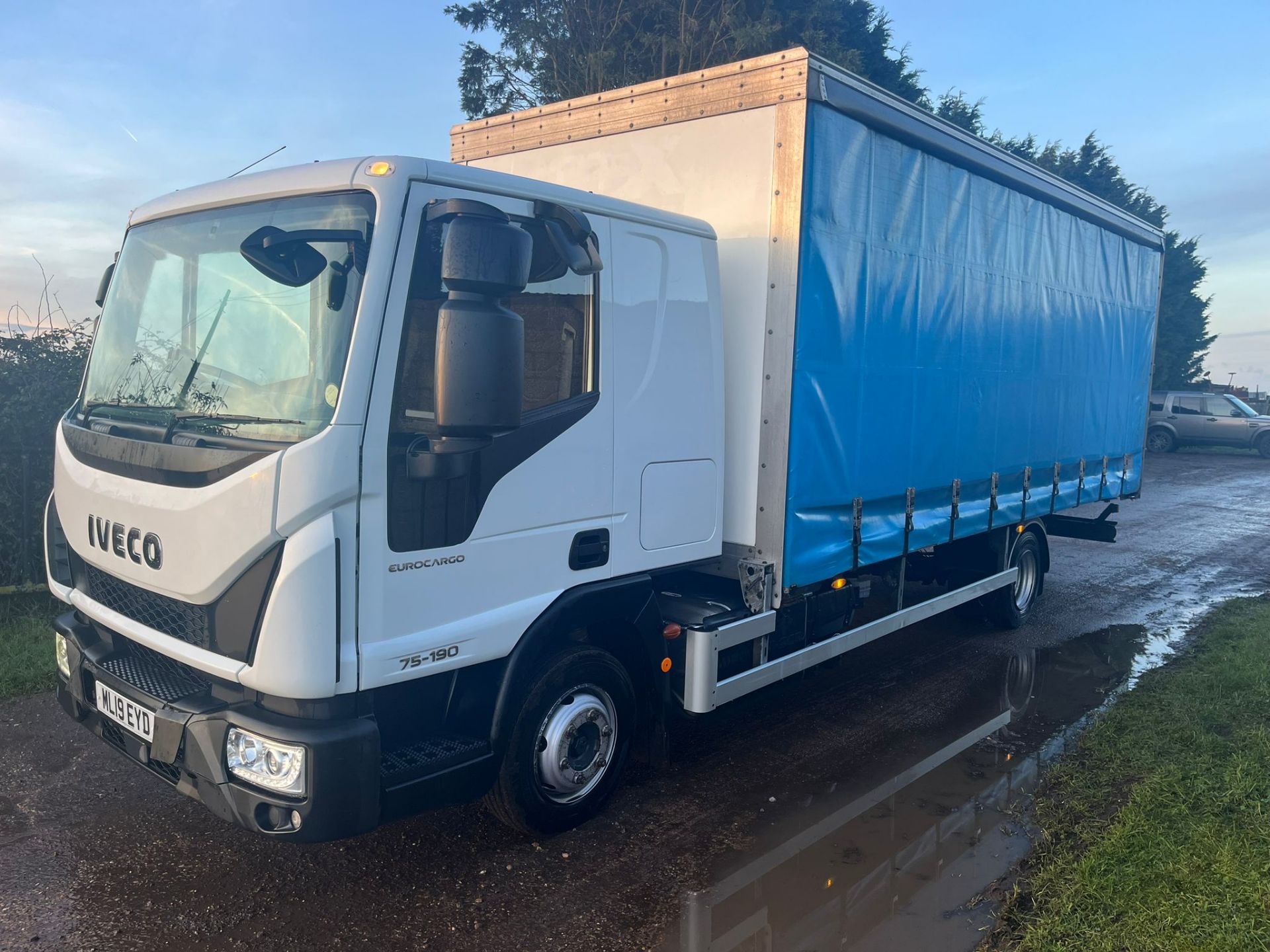 SPACIOUS SLEEPER CAB: 2019 IVECO EUROCARGO FOR HAULING - Bild 16 aus 21