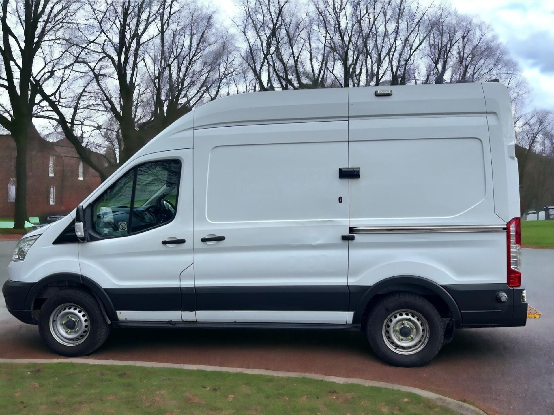 2015 FORD TRANSIT T350 MWB L2H3 PANEL VAN - FULLY EQUIPPED FOR YOUR BUSINESS NEEDS - Image 7 of 19