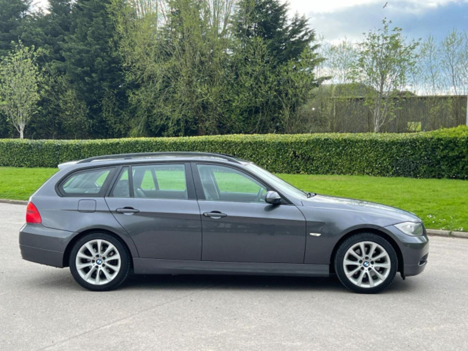 LUXURY ON WHEELS: BMW 3 SERIES 320D SE TOURING >>--NO VAT ON HAMMER--<< - Image 119 of 122
