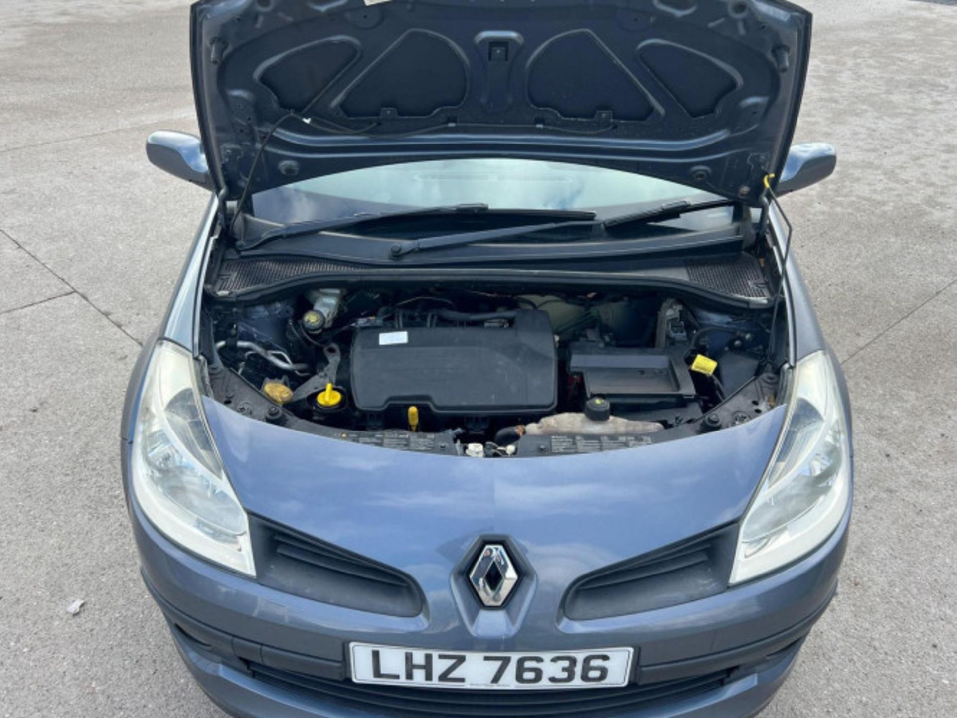 RENAULT CLIO 1.2 16V DYNAMIQUE 5DR **(ONLY K MILEAGE)** >>--NO VAT ON HAMMER--<< - Image 61 of 62