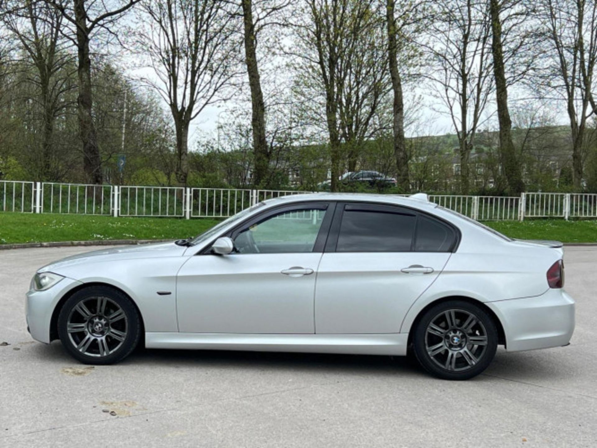 LUXURIOUS PERFORMANCE: 2006 BMW 3 SERIES 2.0 320D M SPORT AUTOMATIC >>--NO VAT ON HAMMER--<< - Bild 2 aus 98