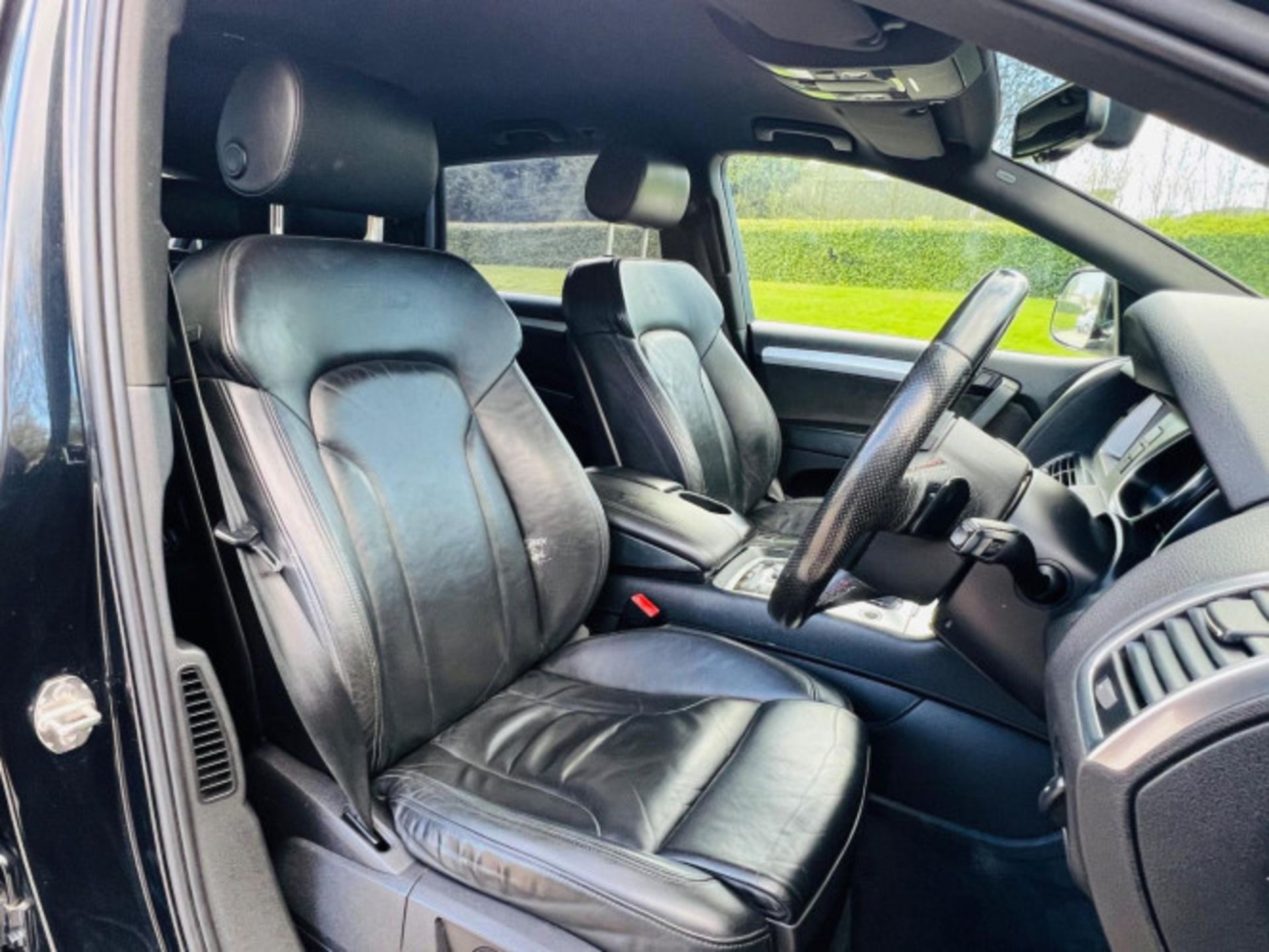 EXPERIENCE LUXURY AND PERFORMANCE: AUDI Q7 3.0 TDI S LINE QUATTRO - Bild 76 aus 86