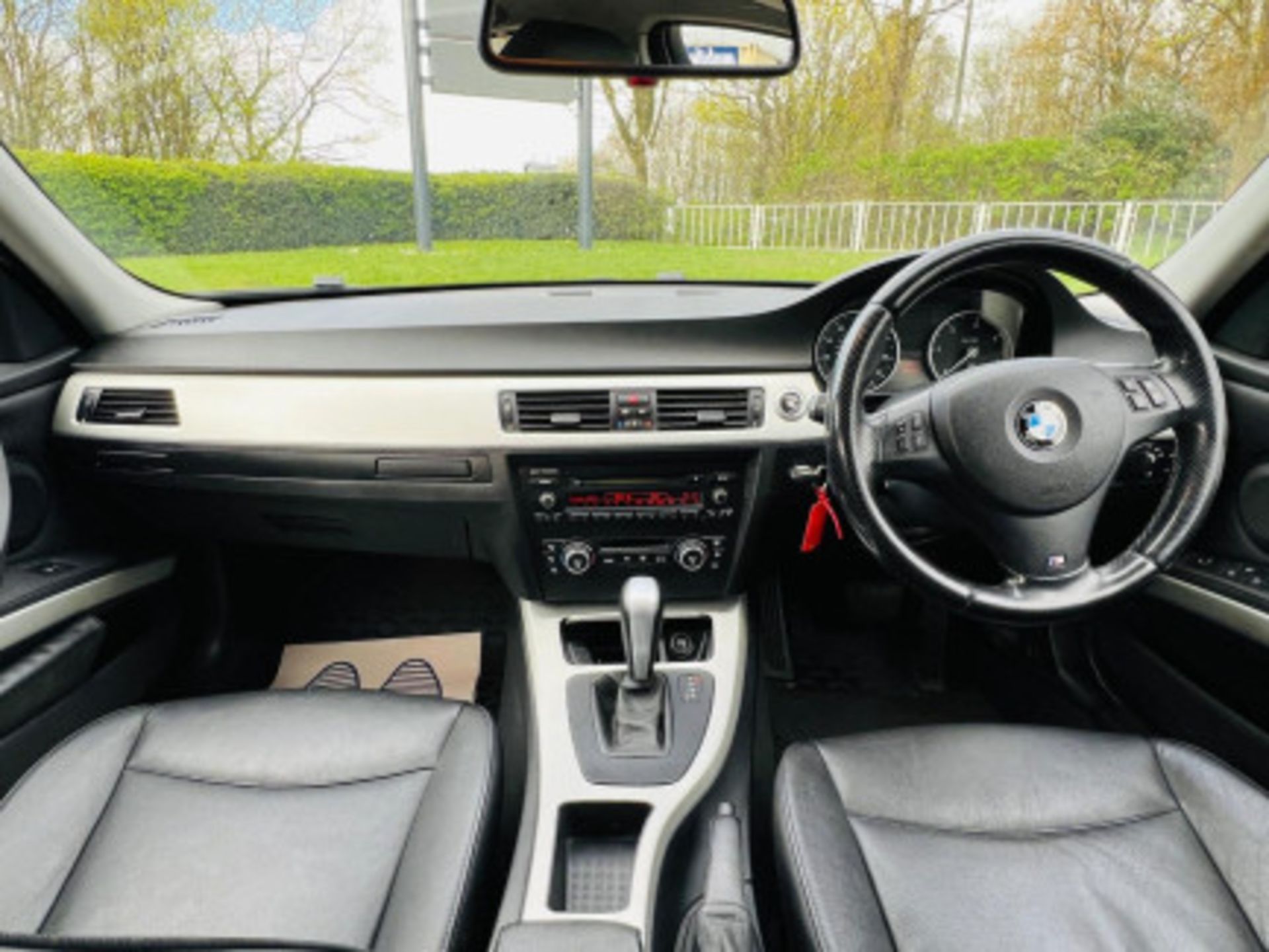 LUXURY ON WHEELS: BMW 3 SERIES 320D SE TOURING >>--NO VAT ON HAMMER--<< - Image 18 of 122