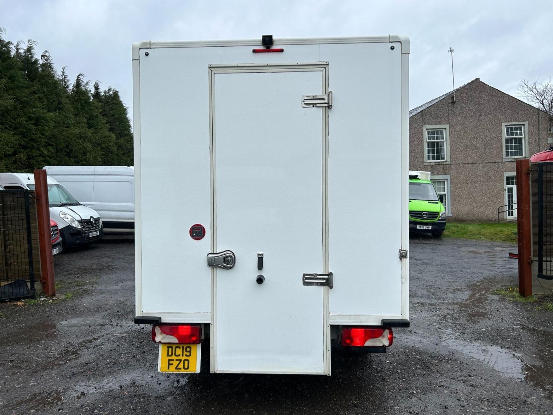 >>>SPECIAL CLEARANCE<<< EFFORTLESS COOLING: MERCEDES SPRINTER FRIDGE FREEZER, 2019 - Image 11 of 15