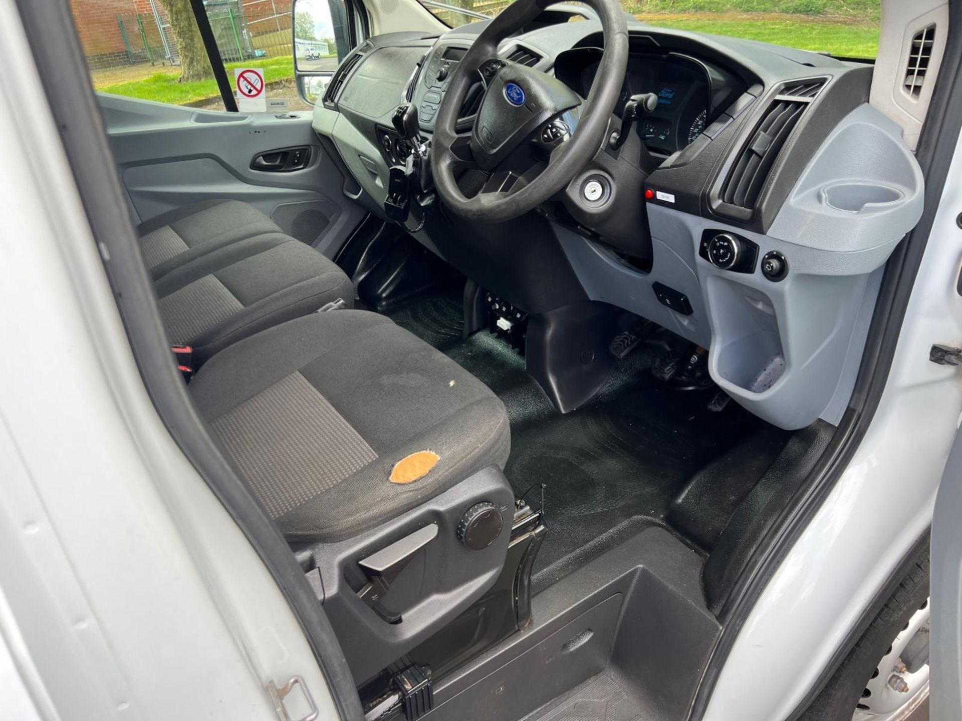 2015 FORD TRANSIT T350 MWB L2H3 PANEL VAN - FULLY EQUIPPED FOR YOUR BUSINESS NEEDS - Image 16 of 19