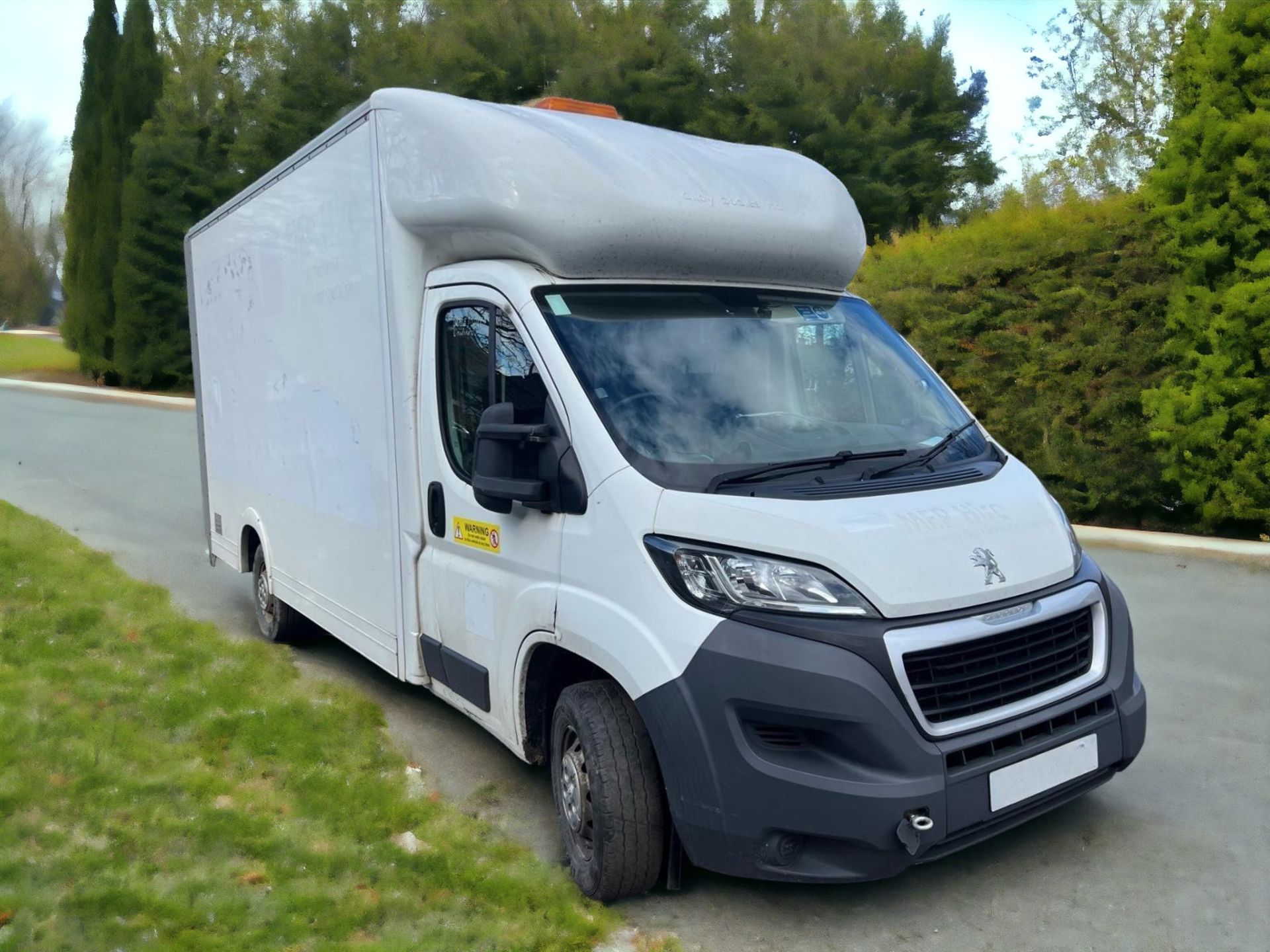 2017 PEUGEOT BOXER LWB LOW LOADER BOX WITH LARGE TAIL LIFT **SPARES OR REPAIRS** - Image 2 of 9