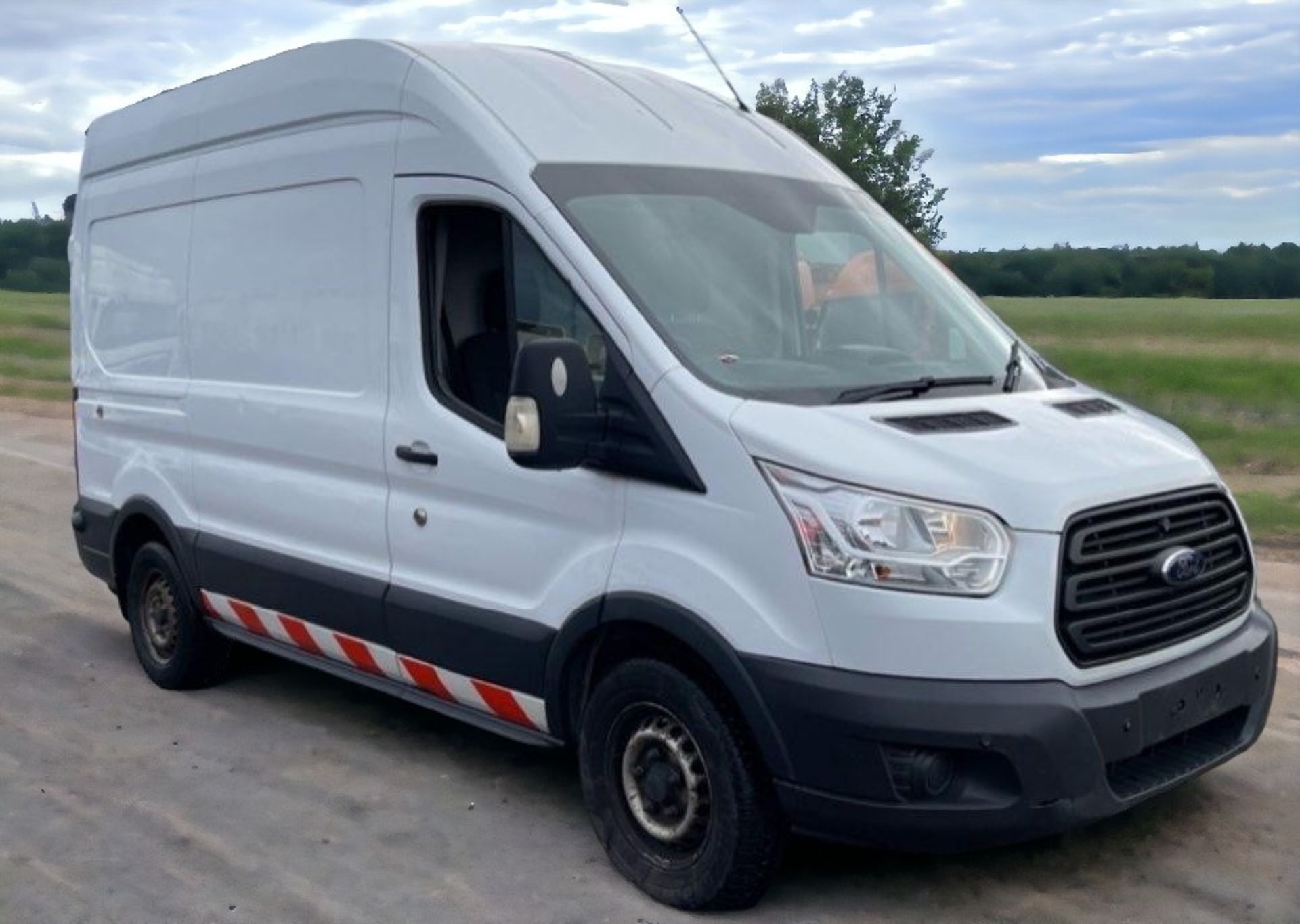2015 FORD TRANSIT T350 MEDIUM WHEEL BASE - YOUR RELIABLE WORKHORSE